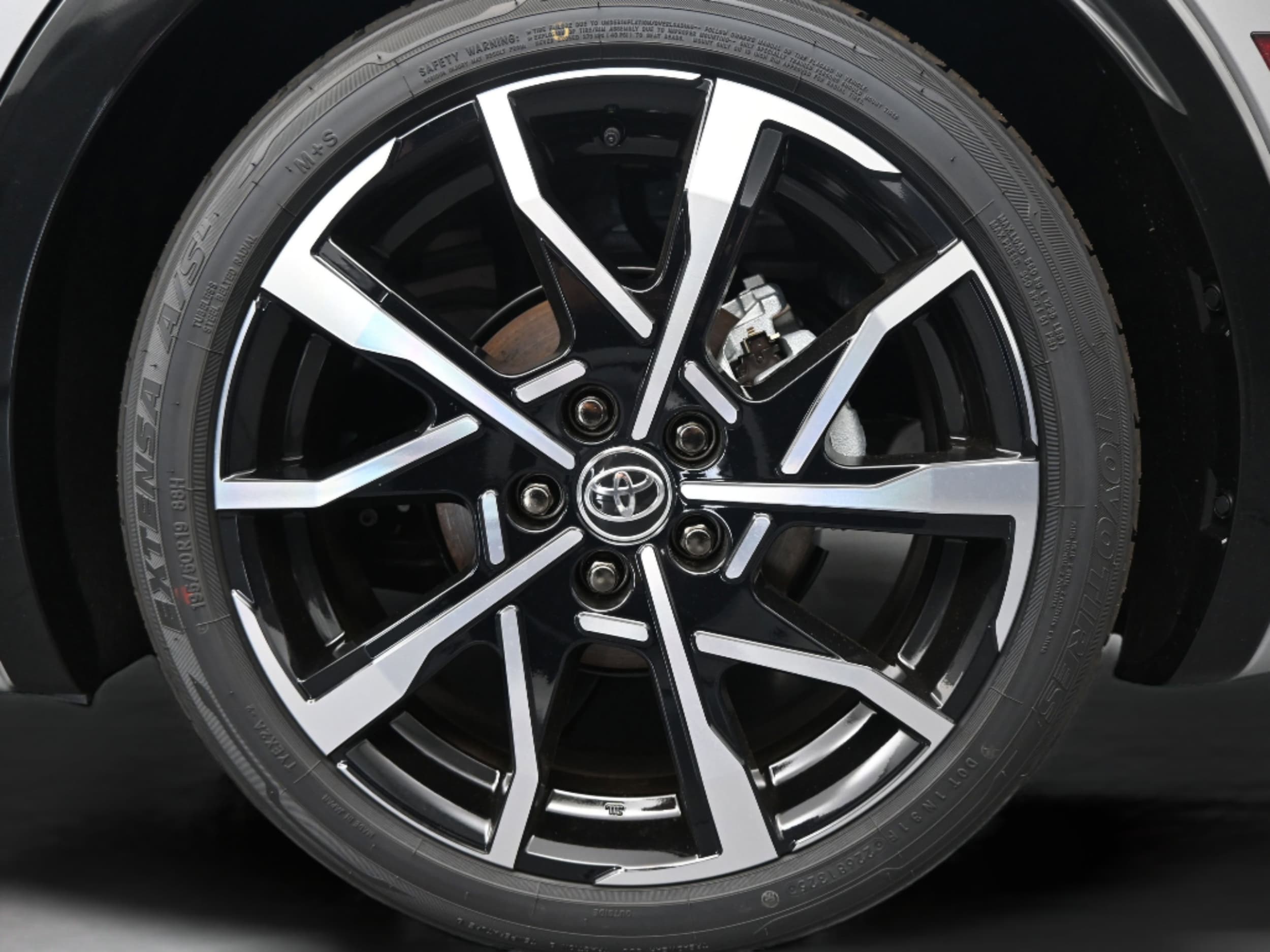 2025 Toyota Prius XSE - Photo 34