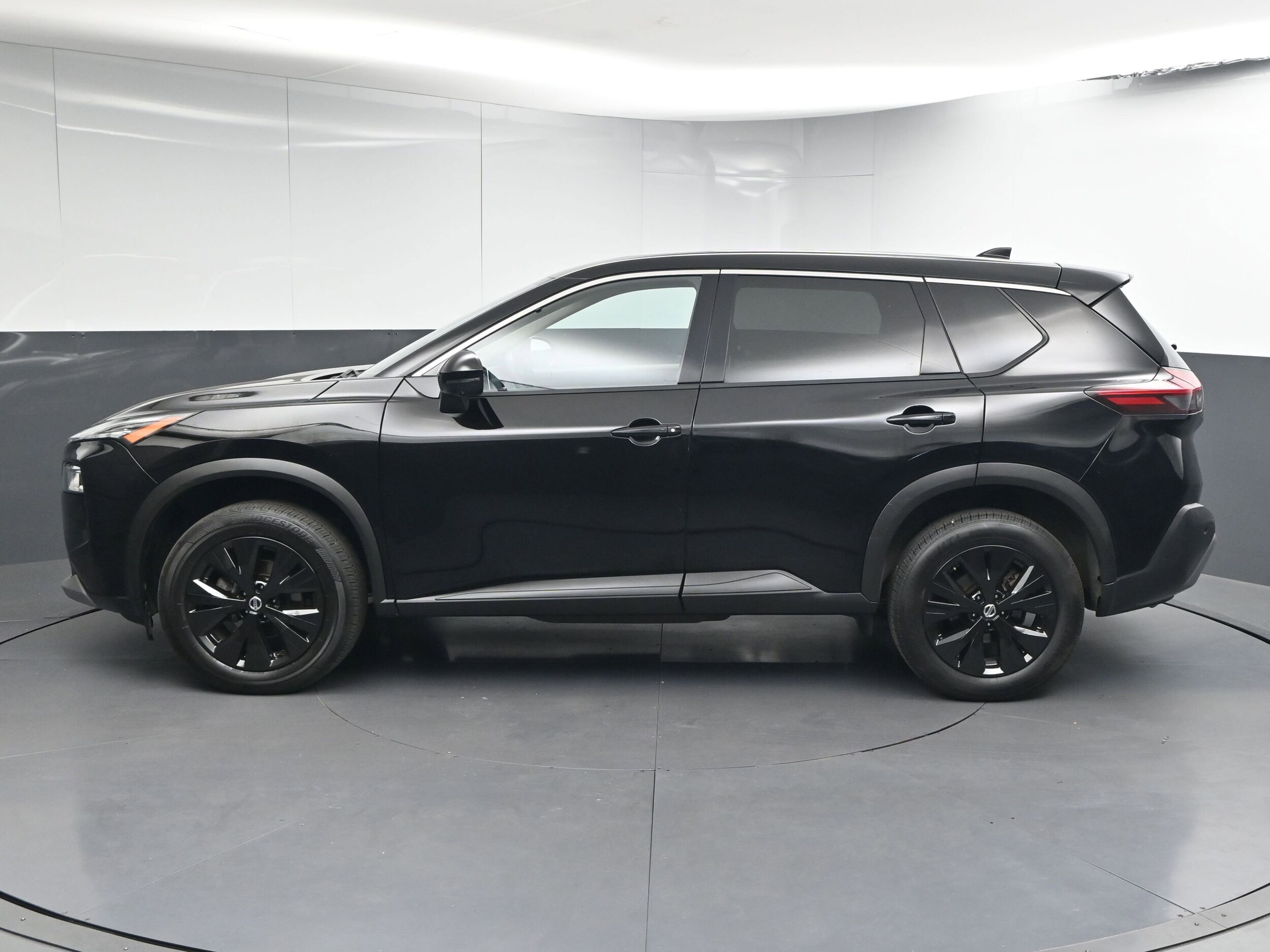 2021 Nissan Rogue SV photo 4