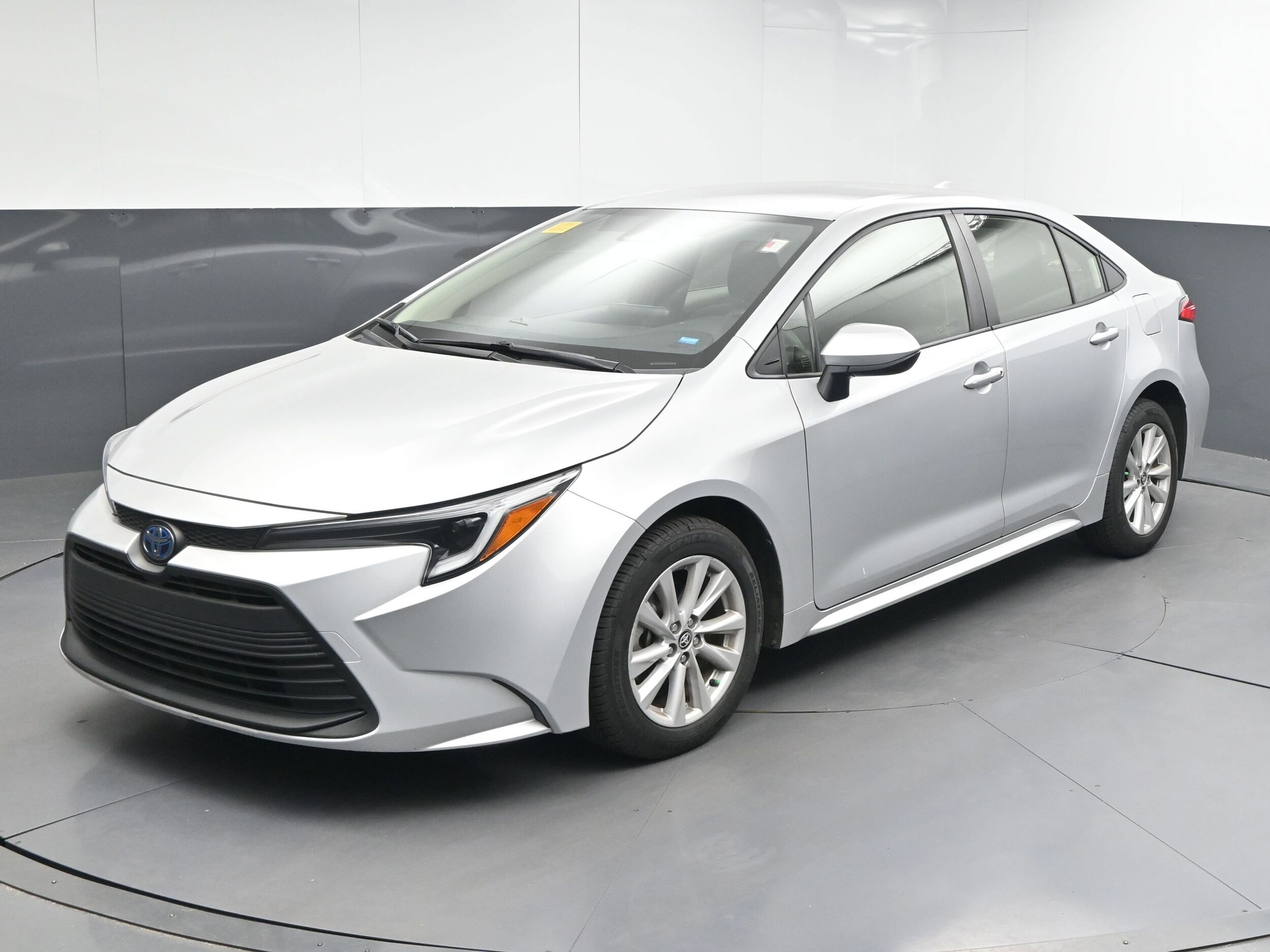 2023 Toyota Corolla Hybrid photo 3