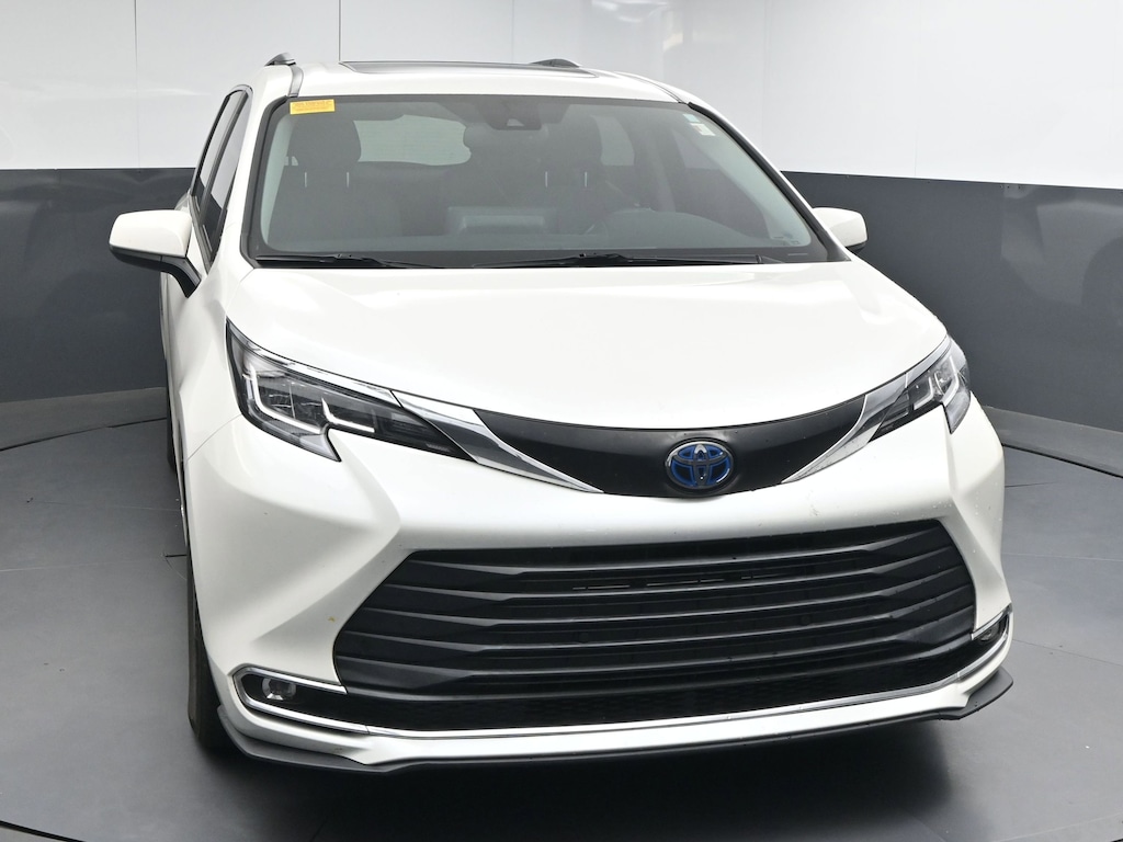 Used 2021 Toyota Sienna XLE Van