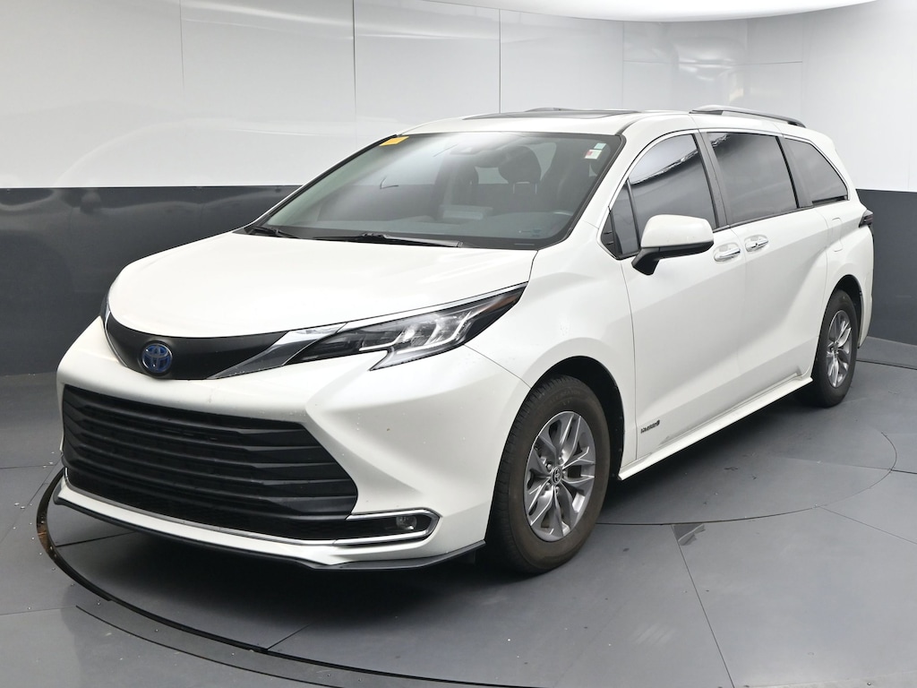 Used 2021 Toyota Sienna XLE Van