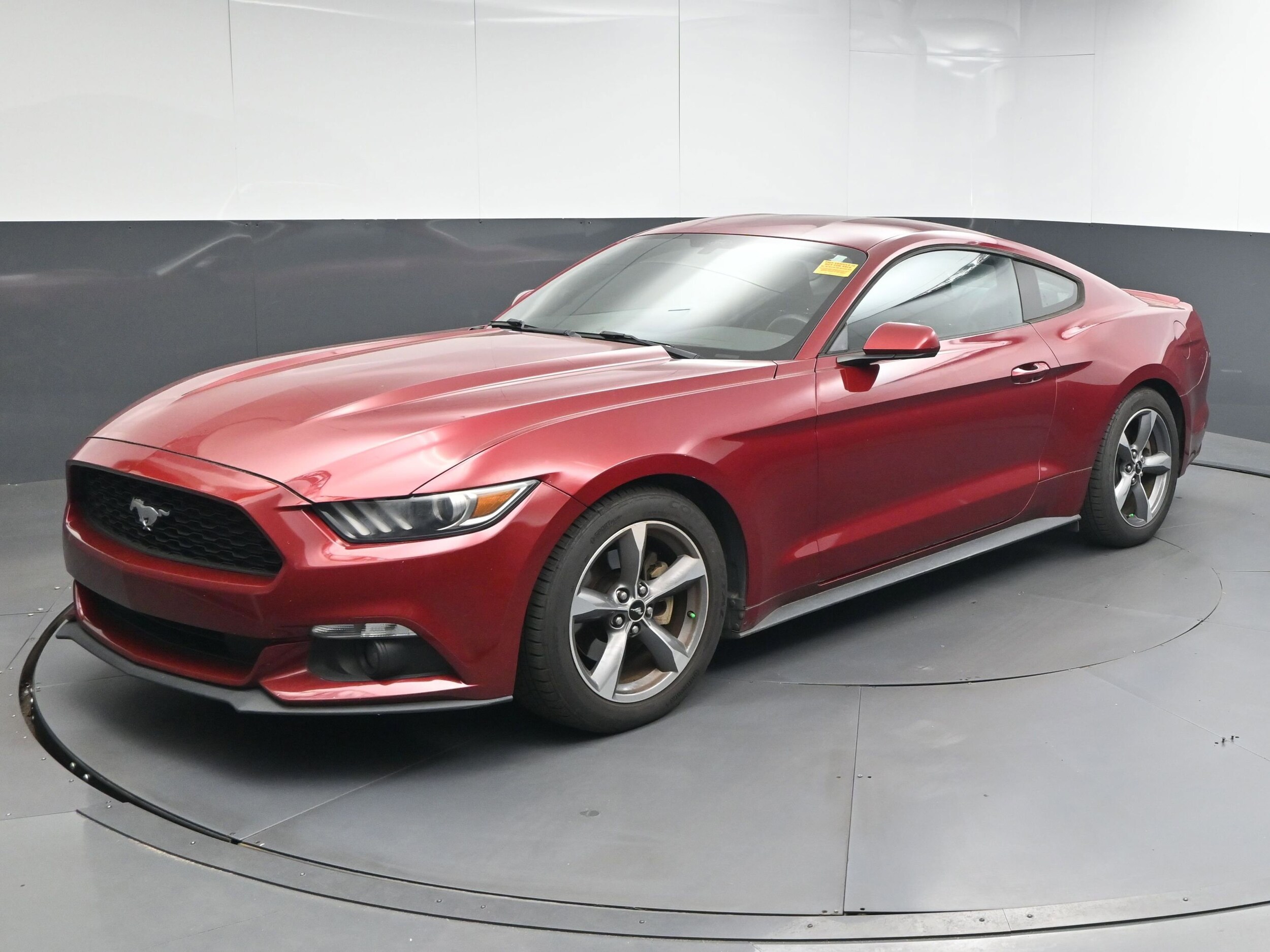 2015 Ford Mustang V6 photo 3