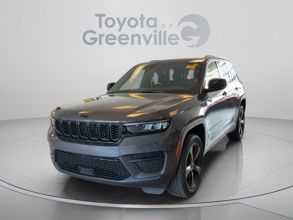 Used 2023 Jeep Grand Cherokee Laredo SUV