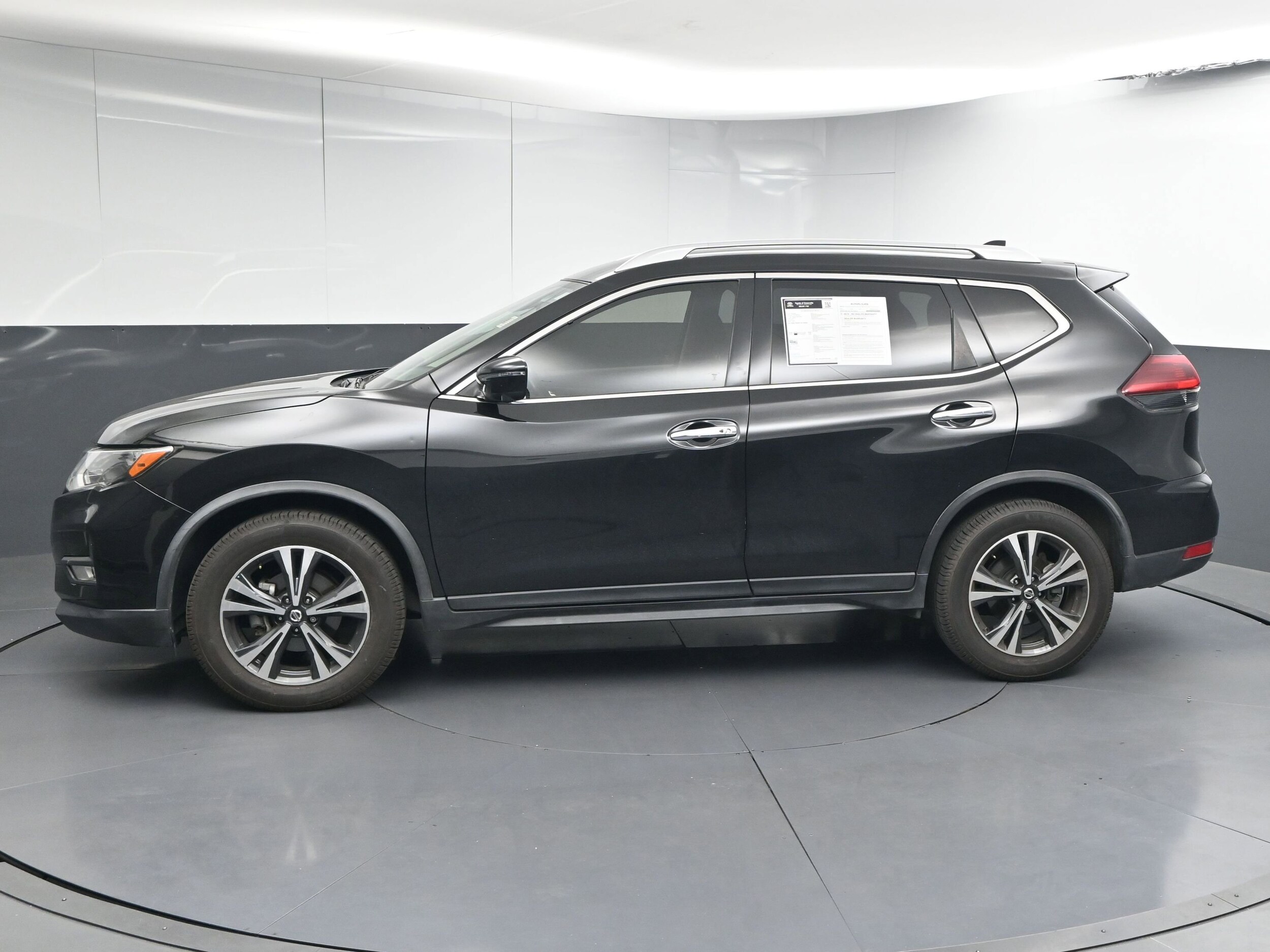 2019 Nissan Rogue SV photo 4