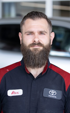 Staff member Alex Skumatov from ID_90789c2a8b2a