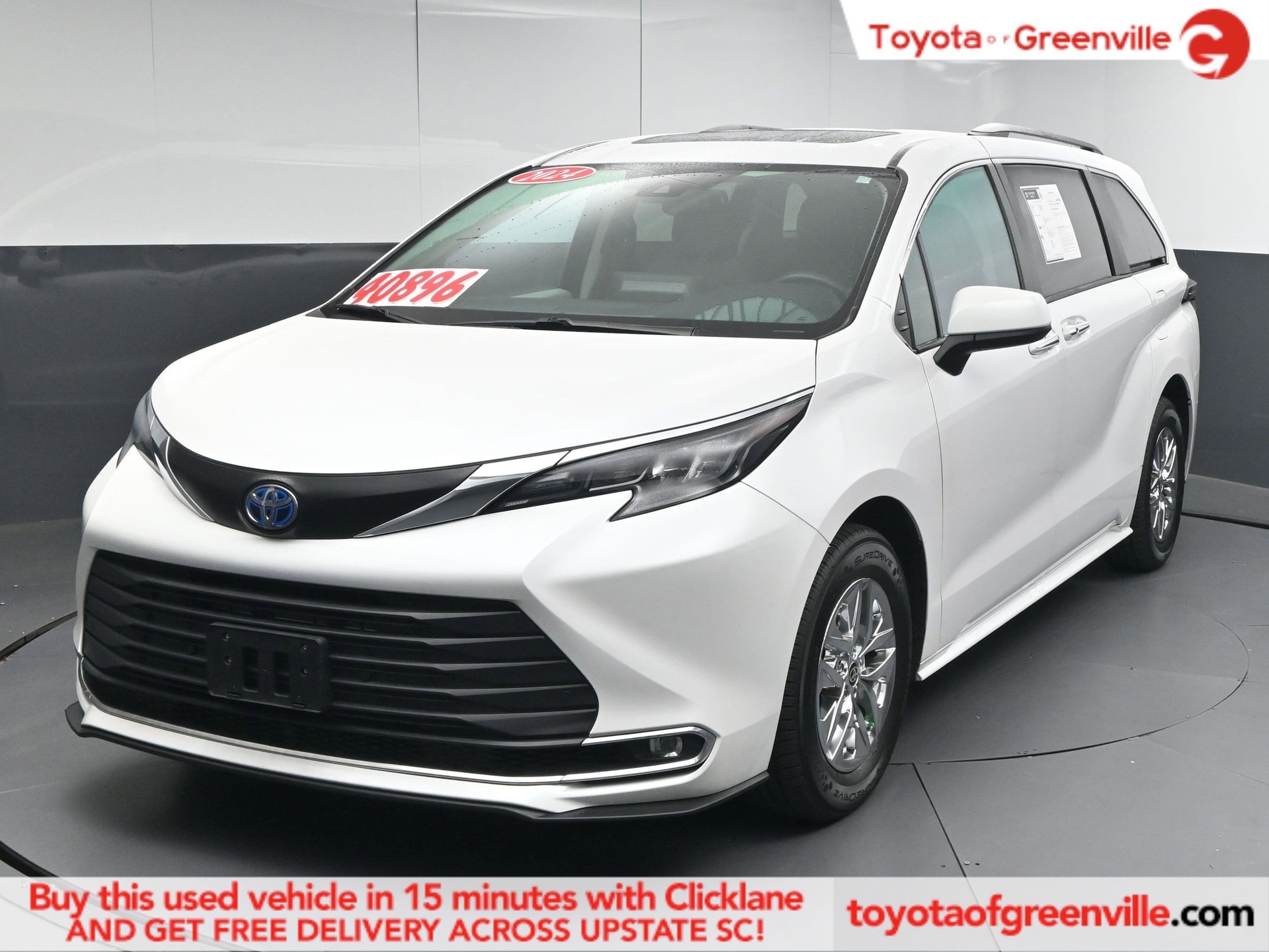 2024 Toyota Sienna XLE's photo