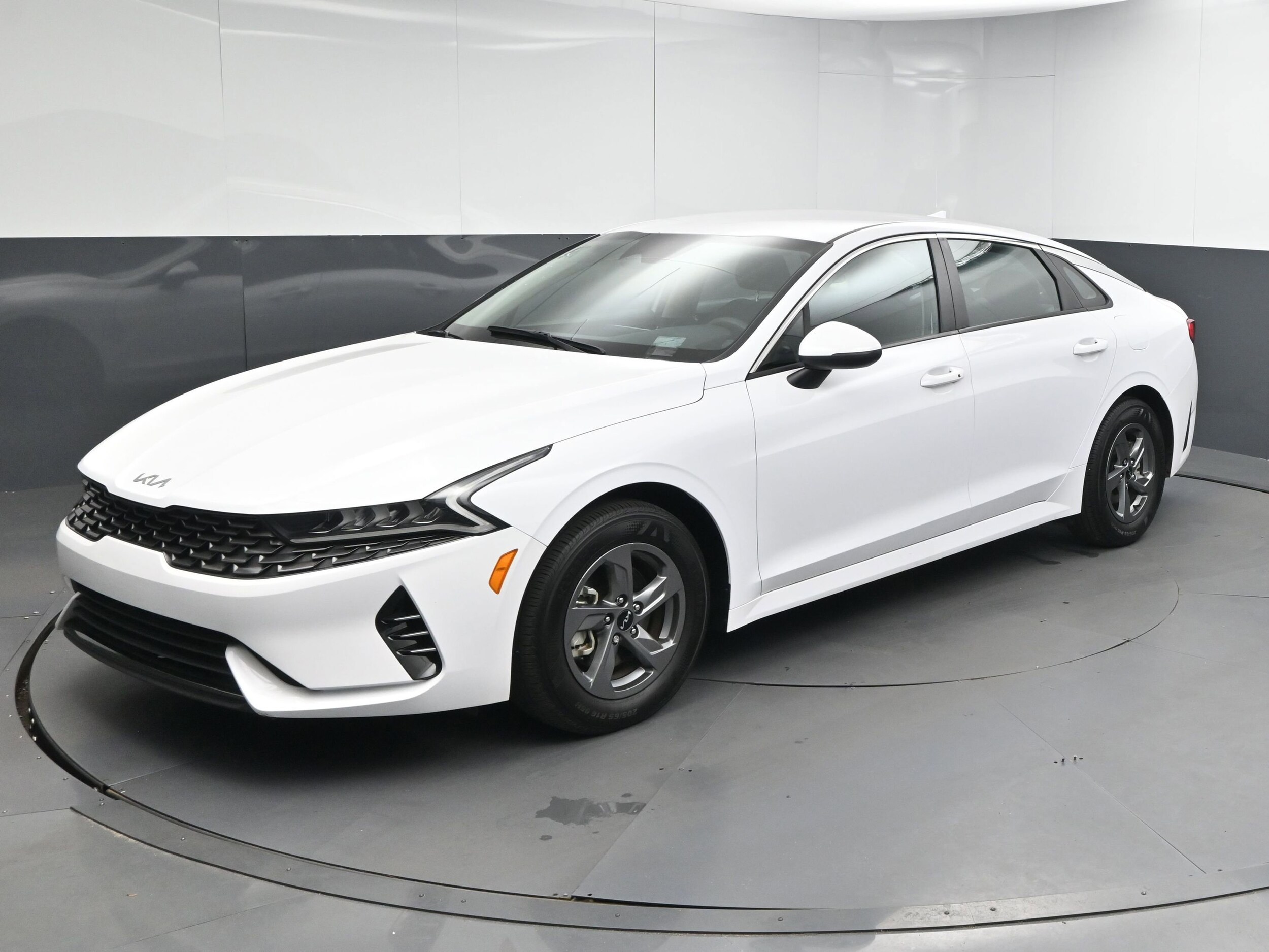 2024 Kia K5 LXS photo 3