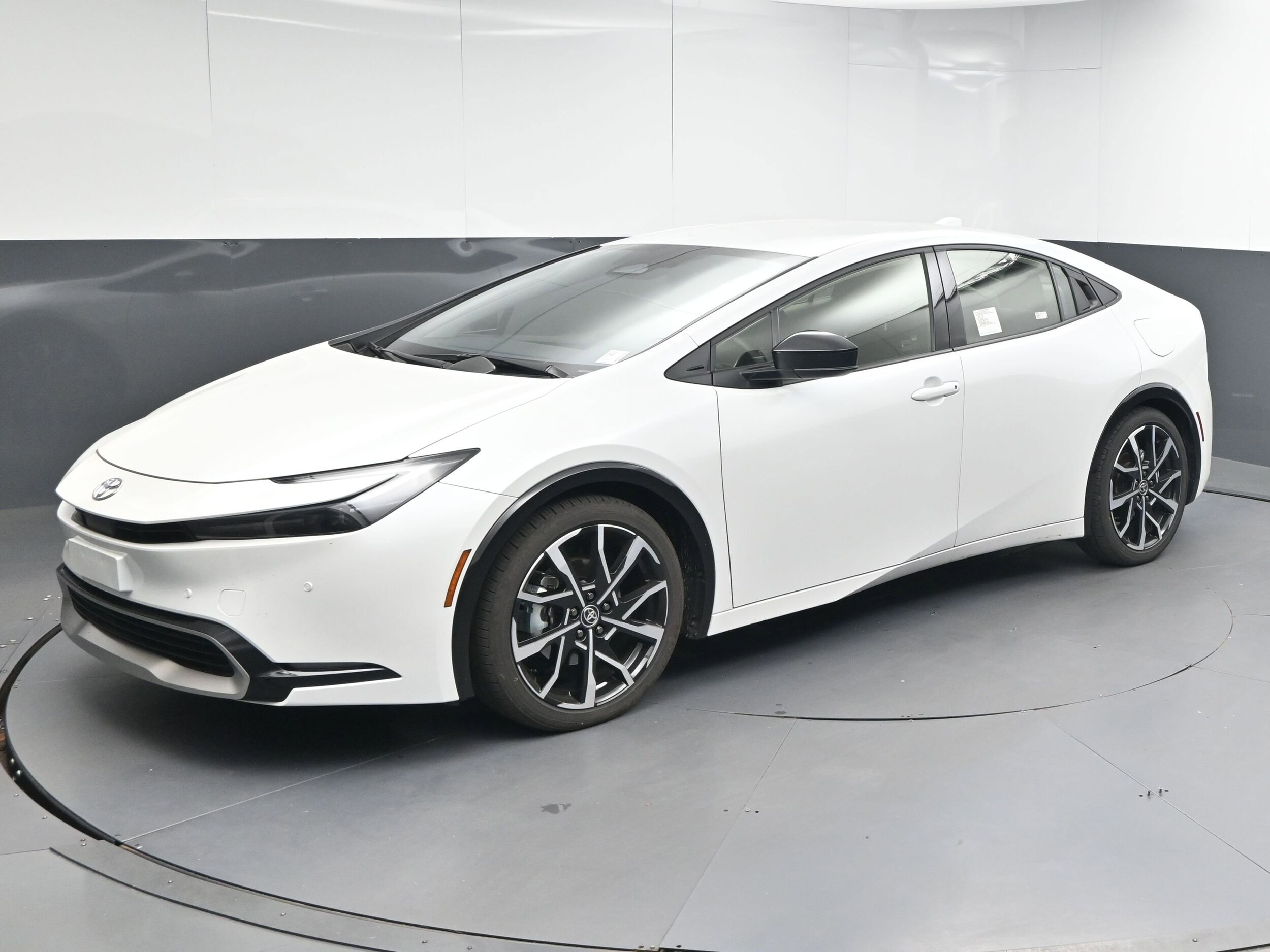 2024 Toyota Prius Prime photo 3