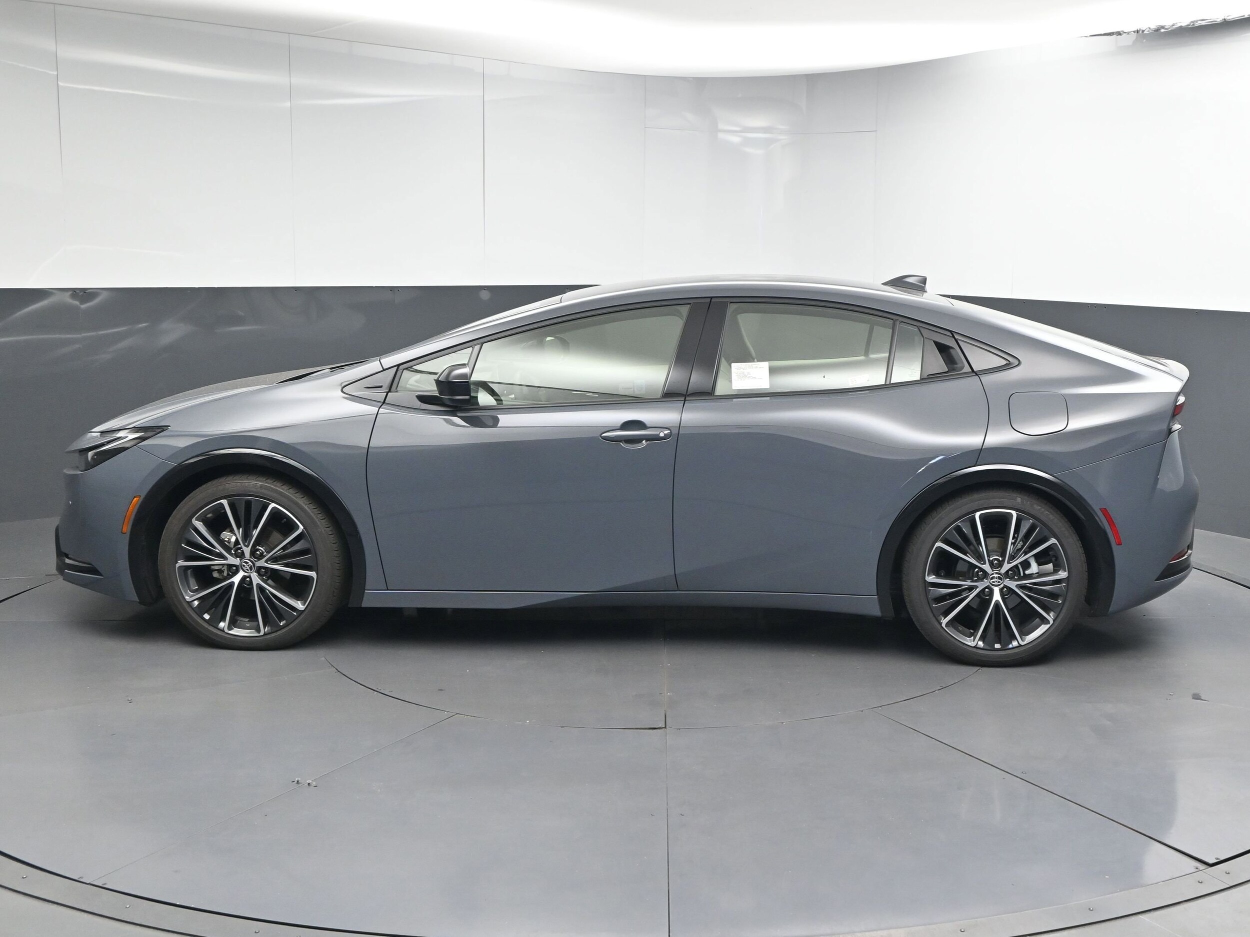 2024 Toyota Prius XLE photo 4