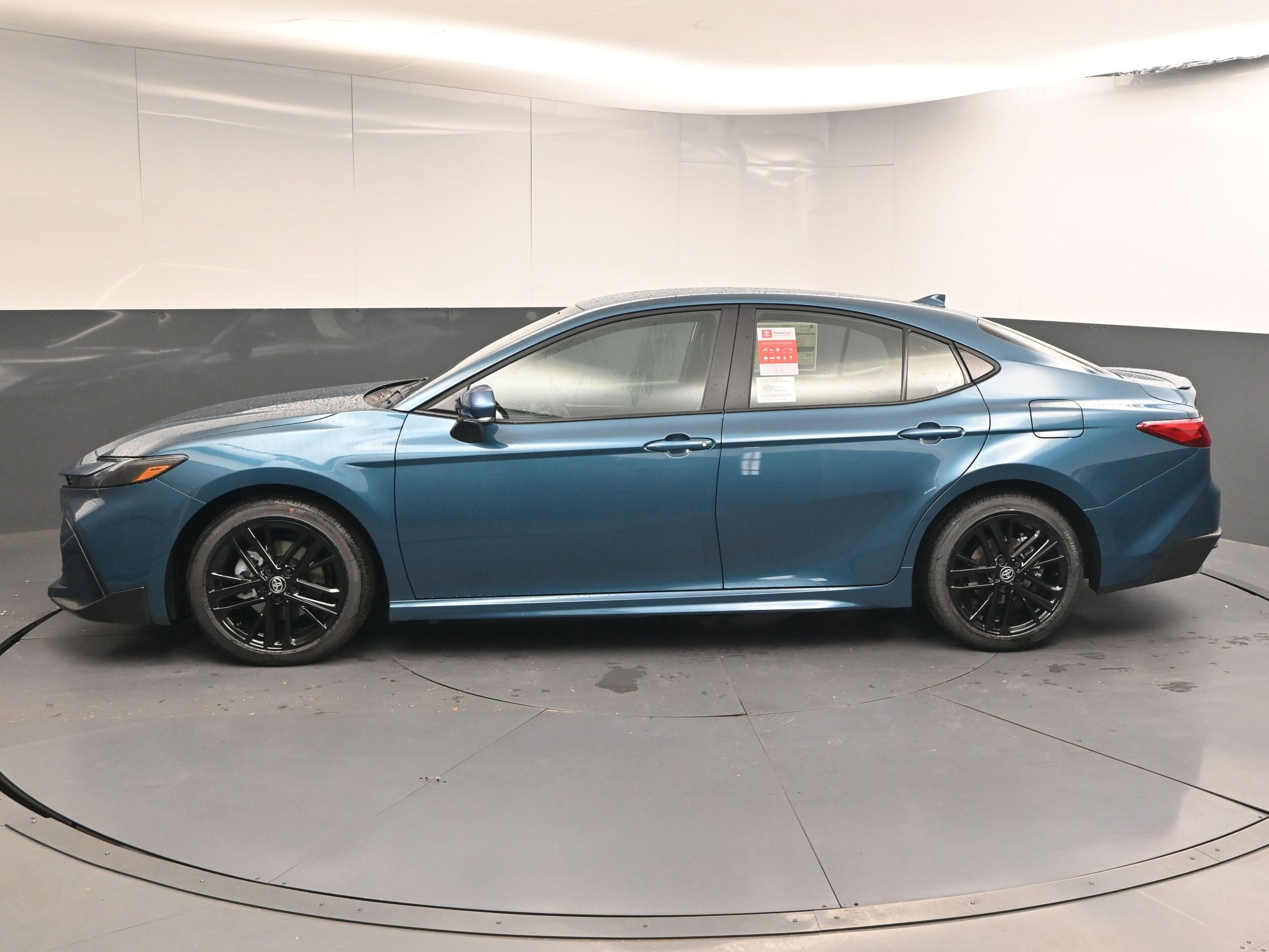 2026 Toyota Camry LE photo 4