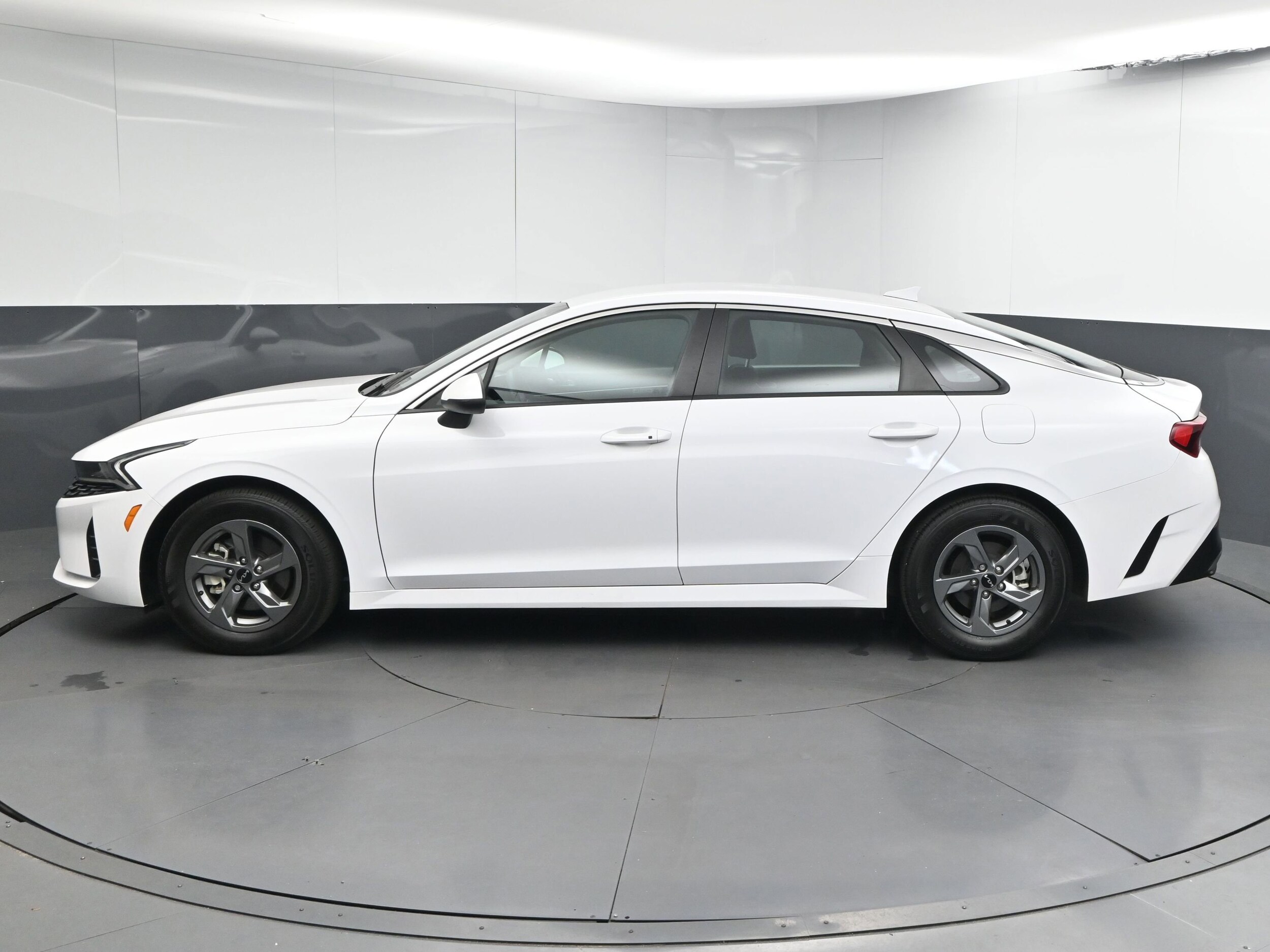 2024 Kia K5 LXS photo 4