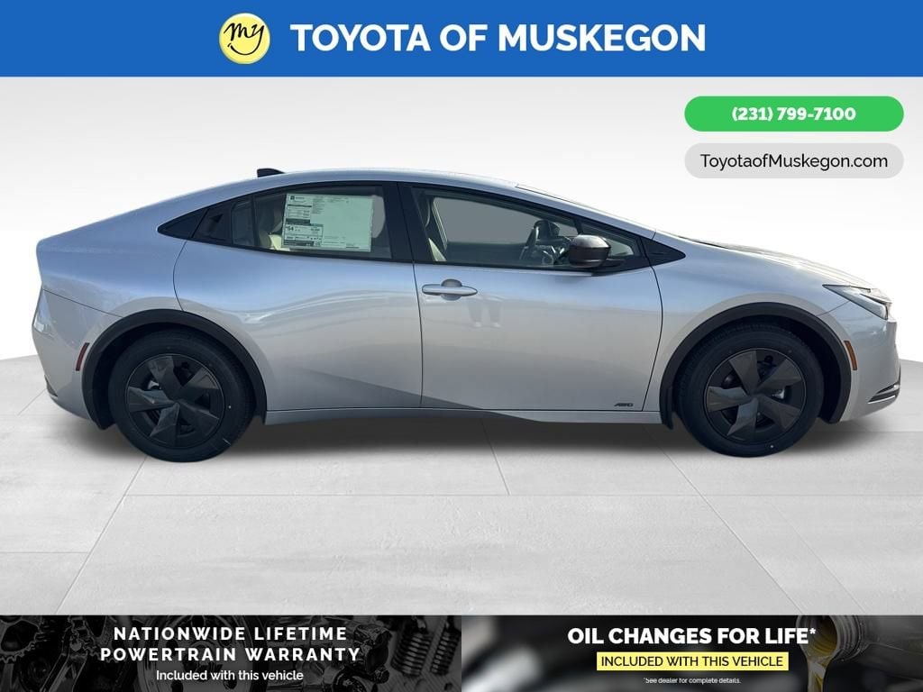 2026 Toyota Prius LE - Photo 8