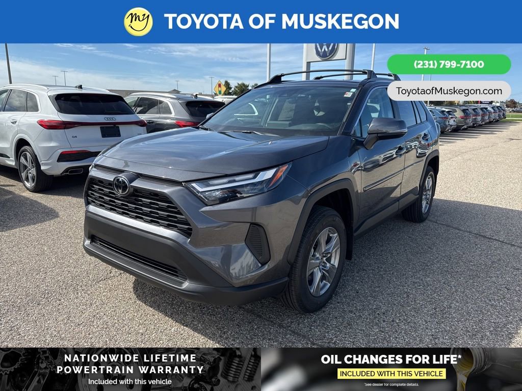 2025 Toyota RAV4 XLE photo 3