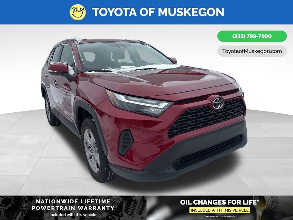 2025 Toyota RAV4 XLE's photo