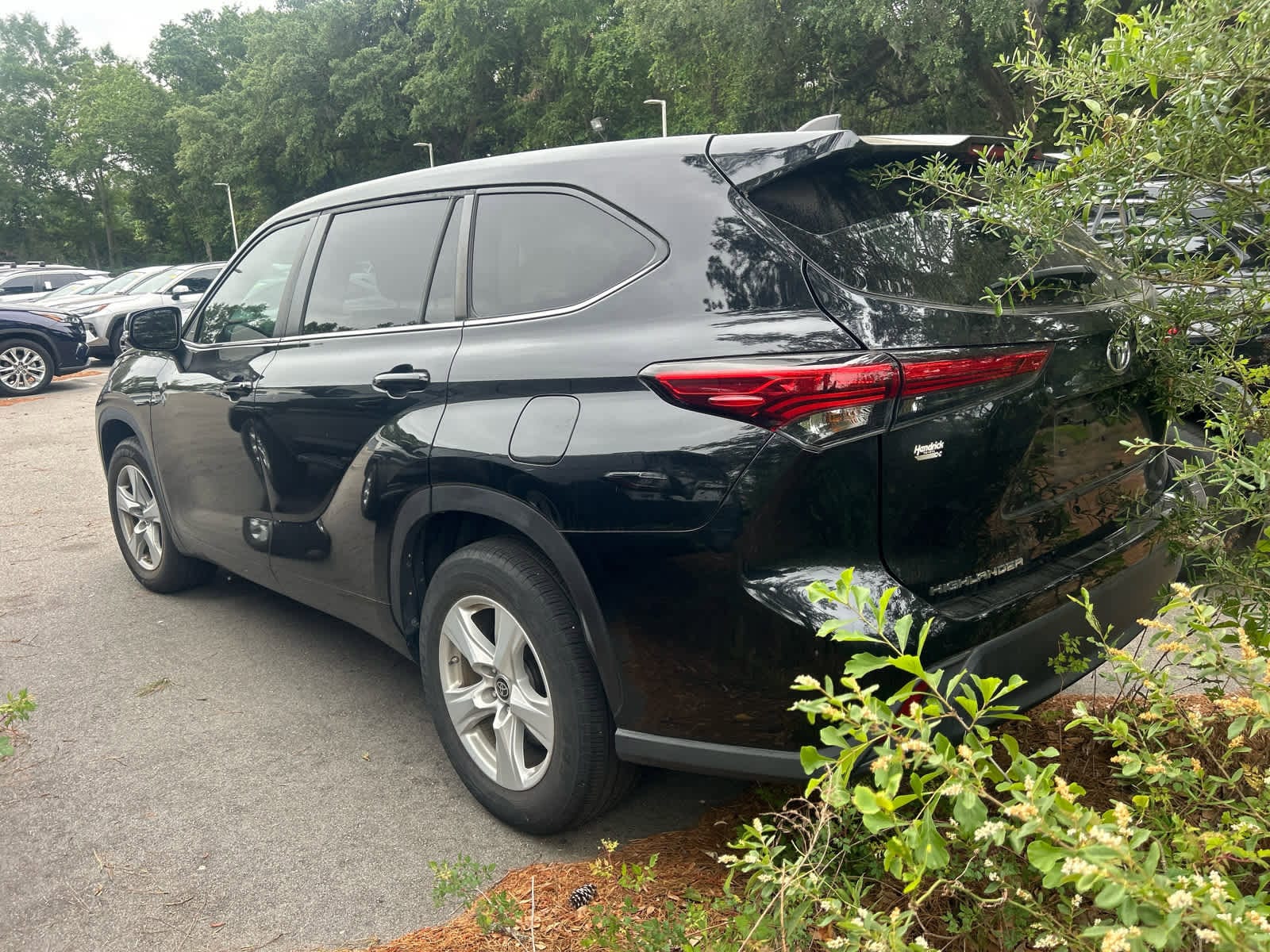 2023 Toyota Highlander L photo 4