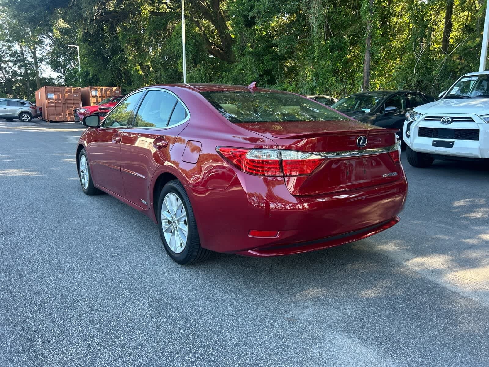 2014 Lexus ES 300h photo 2