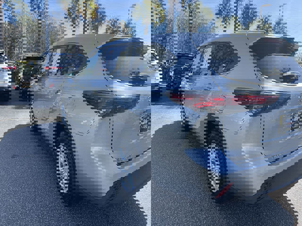 2024 Toyota Highlander LE photo 3