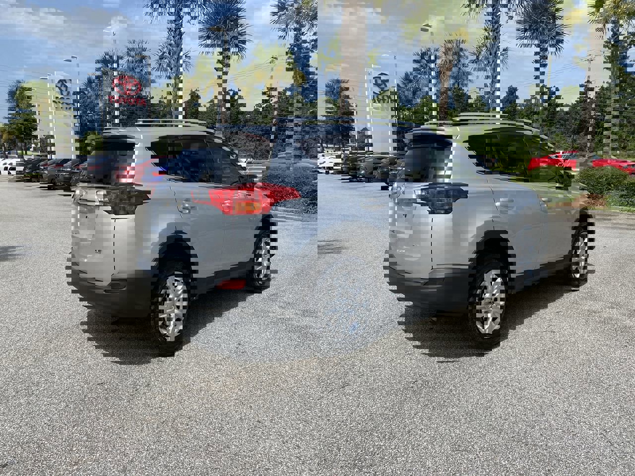 2014 Toyota RAV4 LE photo 3