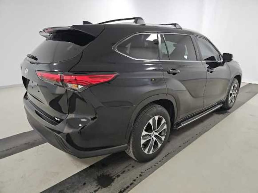 Used 2023 Toyota Highlander XLE SUV