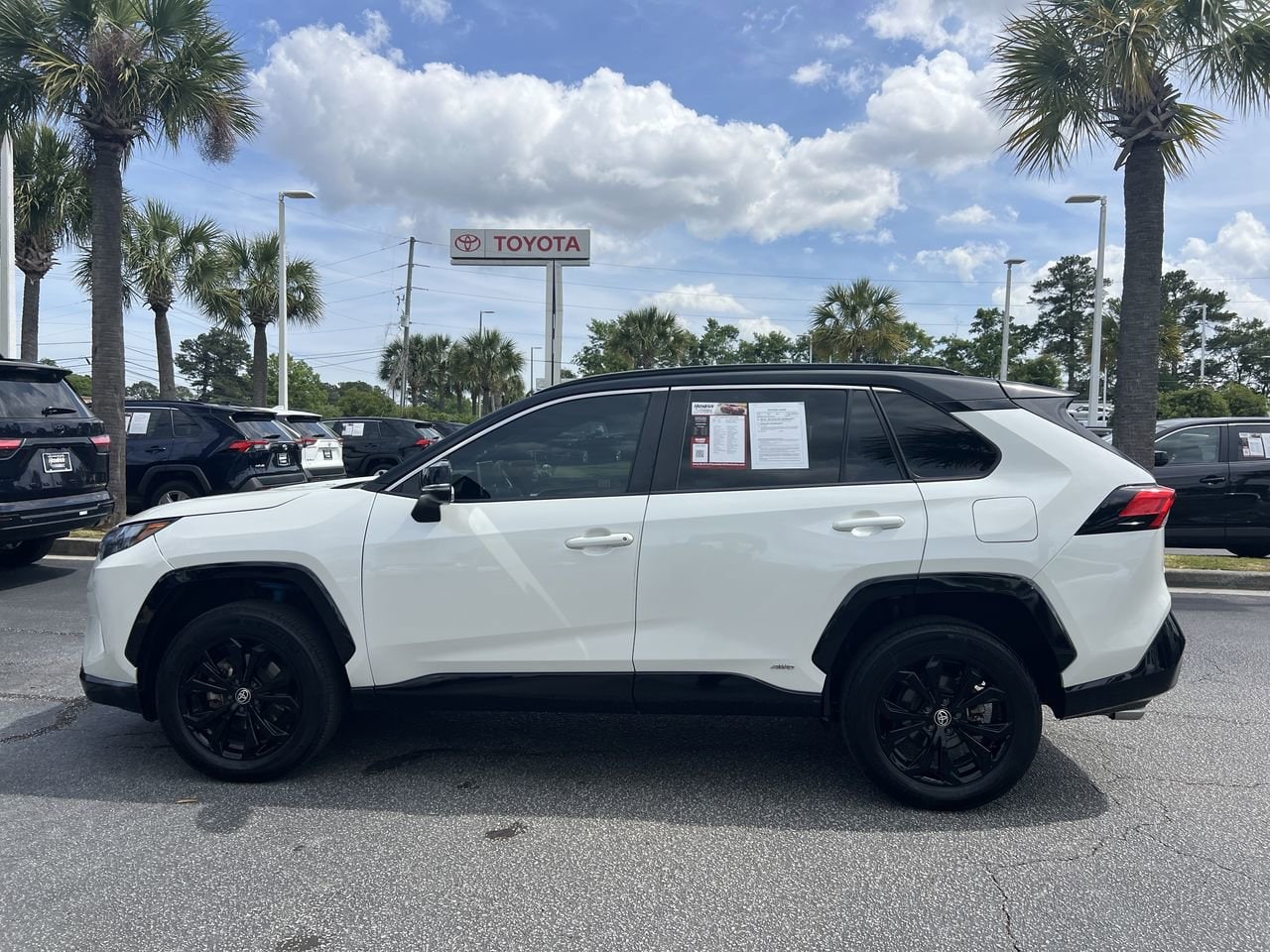 2022 Toyota RAV4 Hybrid XSE photo 6