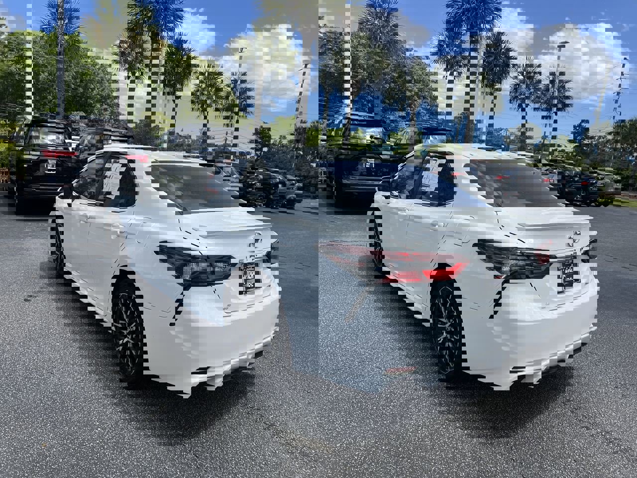 2023 Toyota Camry SE photo 3