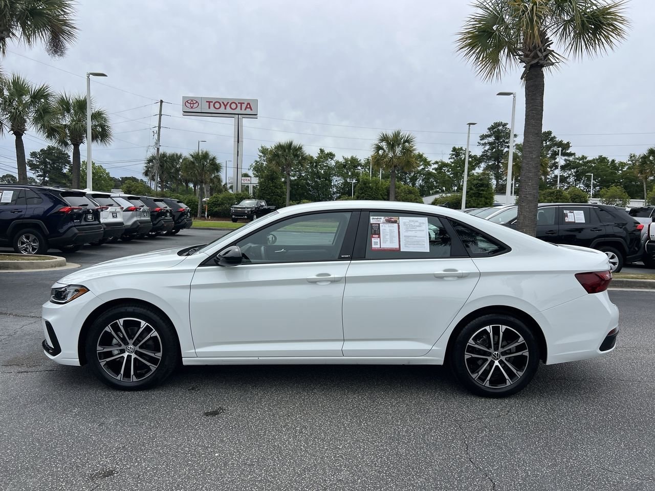 2025 Volkswagen Jetta Sport photo 6