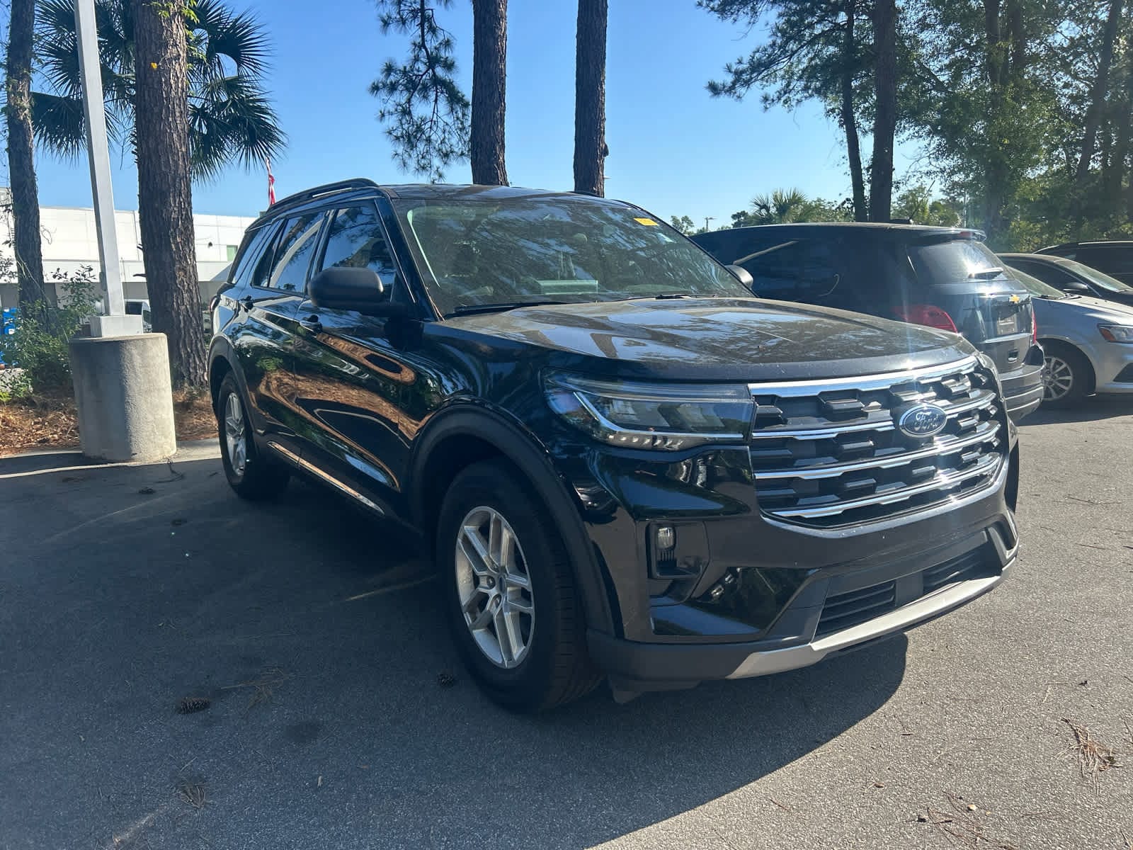 2025 Ford Explorer Active photo 2