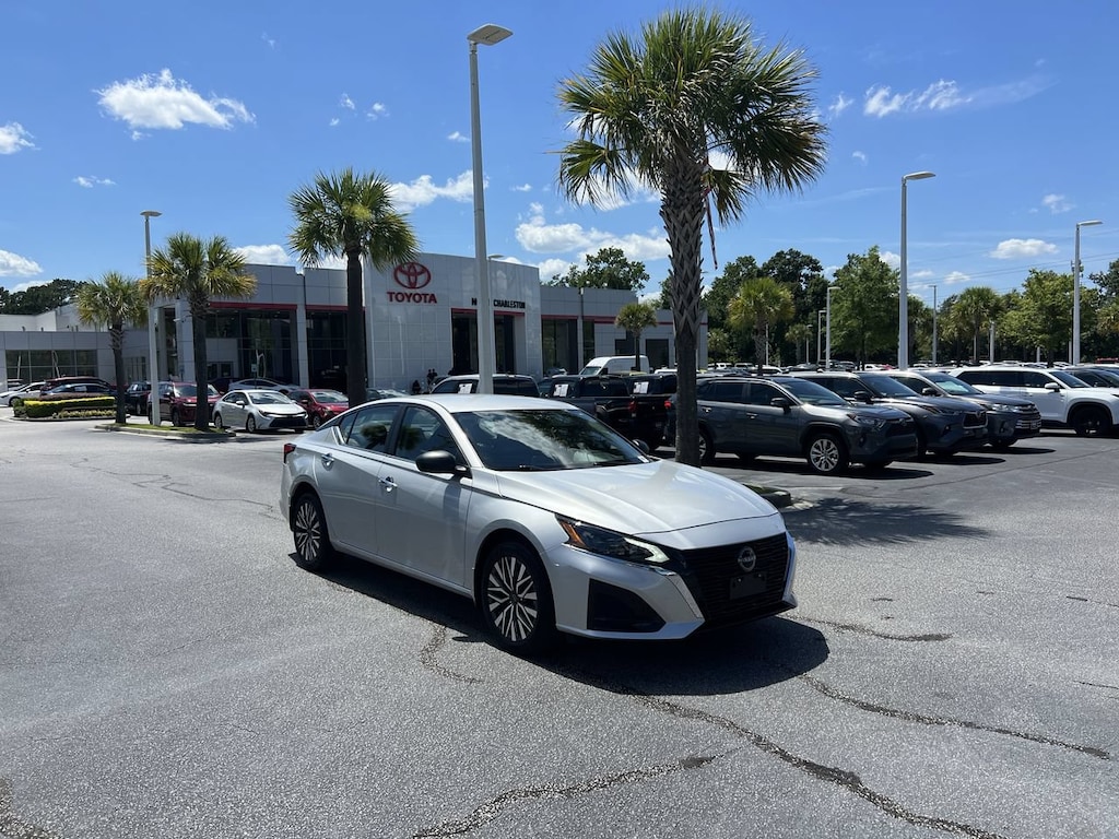 Used 2024 Nissan Altima 2.5 SV Sedan