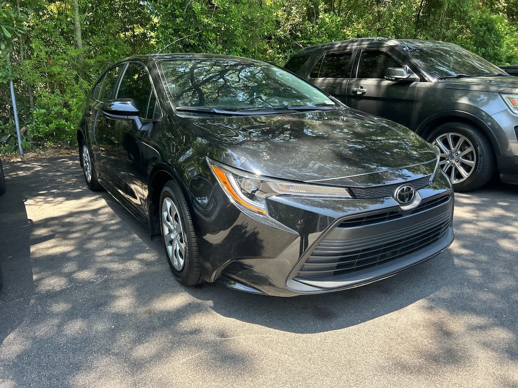 Certified 2025 Toyota Corolla LE Sedan