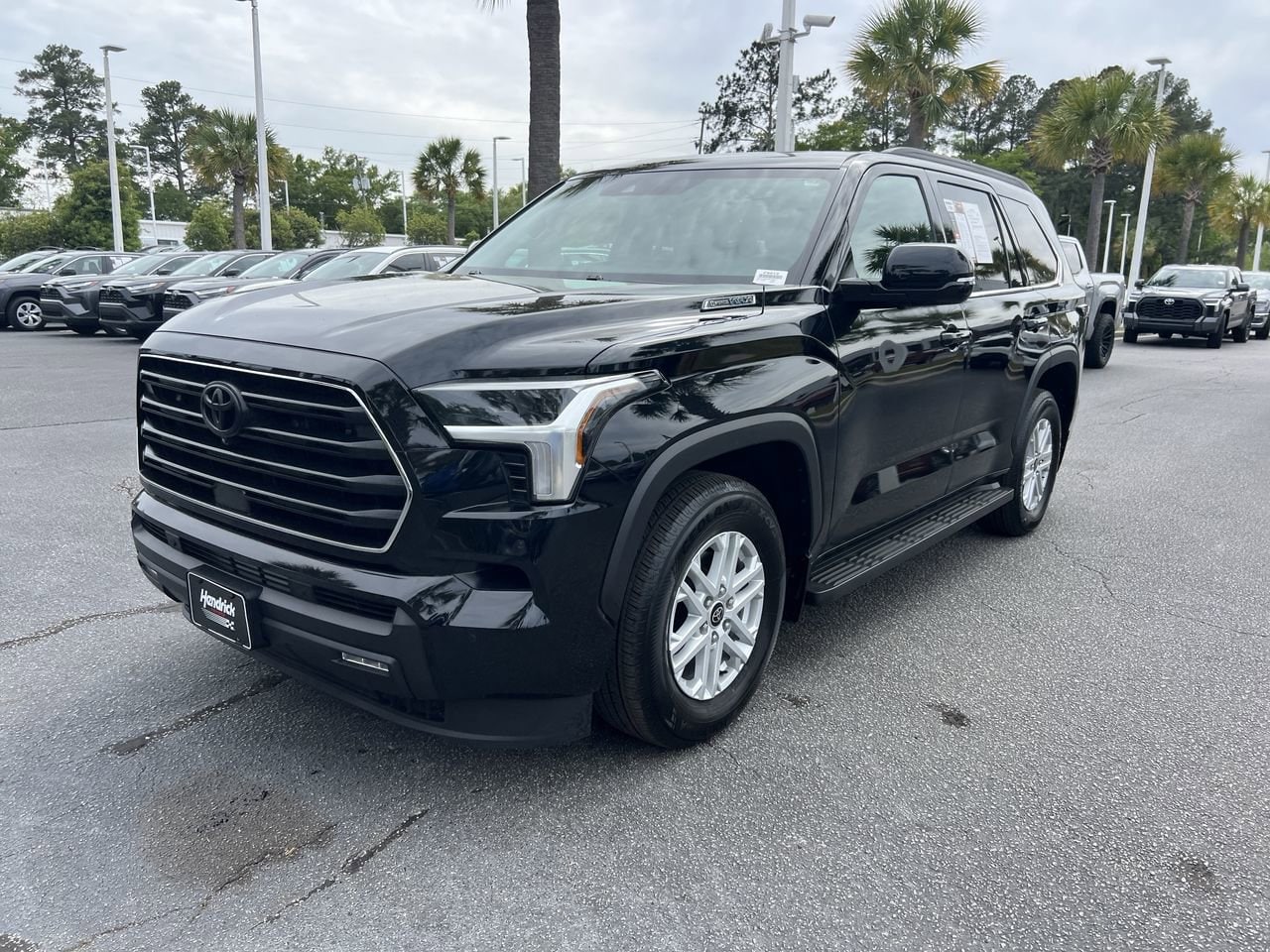 2024 Toyota Sequoia SR5 photo 4