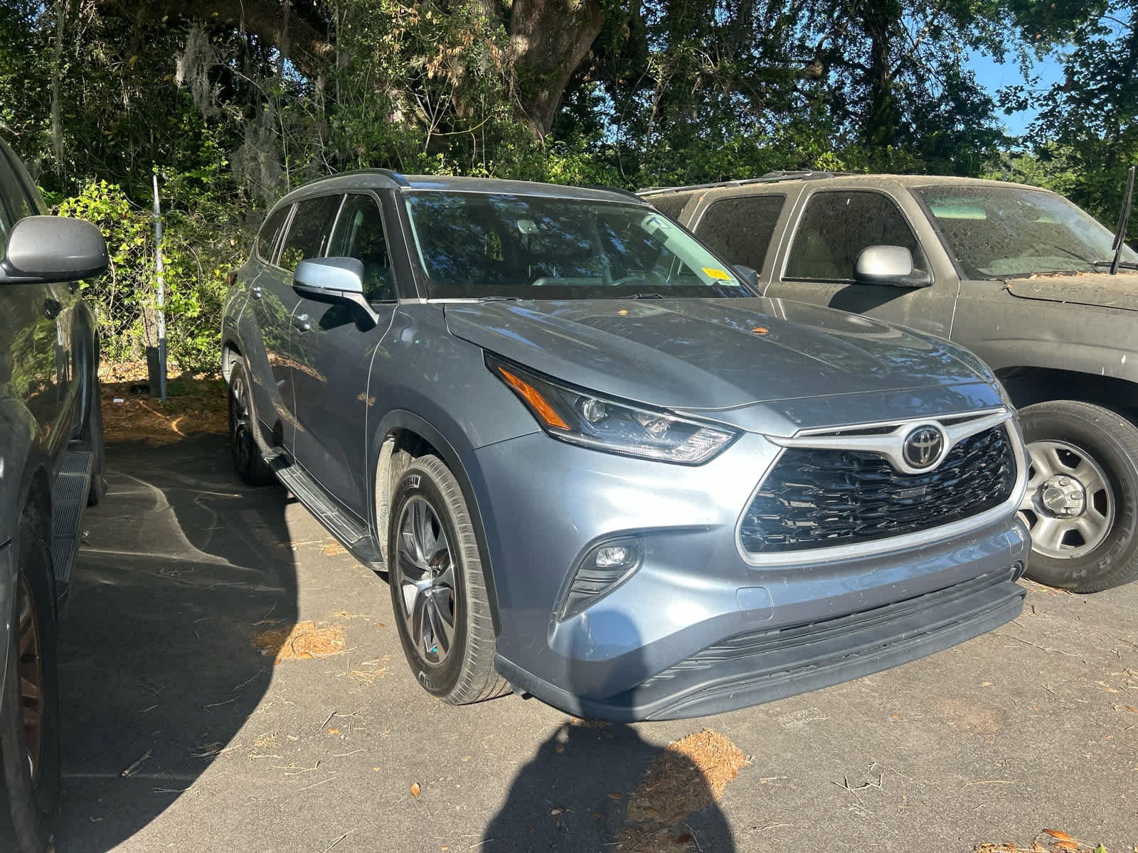 2021 Toyota Highlander XLE photo 3