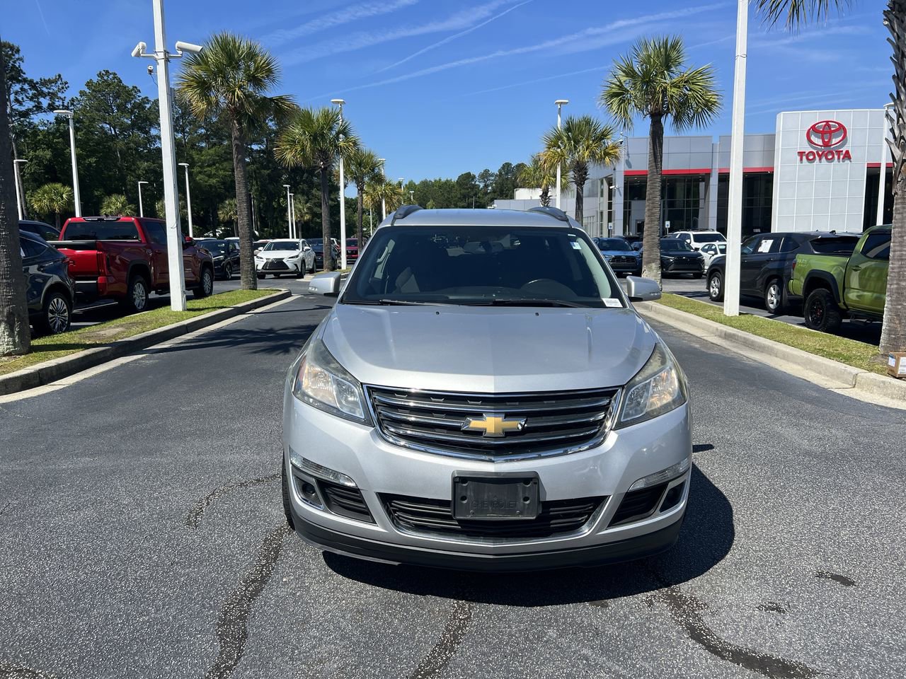 2017 Chevrolet Traverse LT photo 2