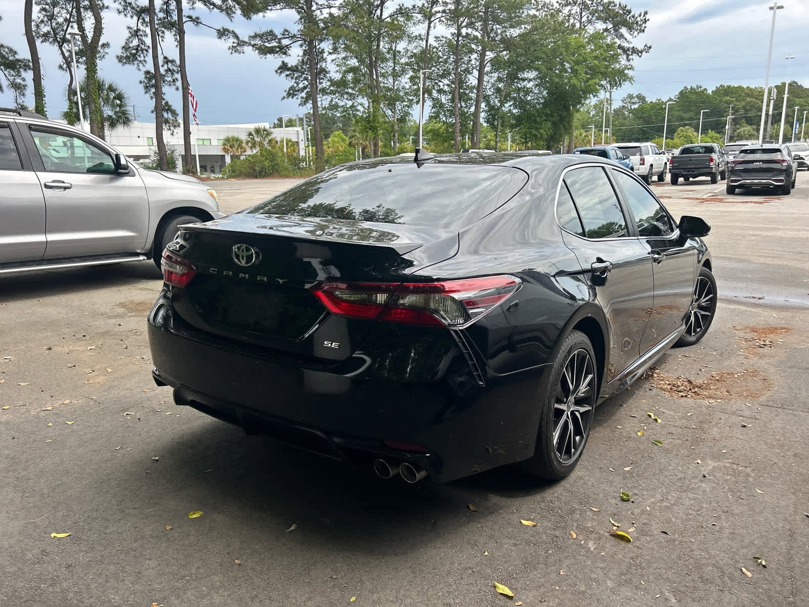 2023 Toyota Camry SE photo 3