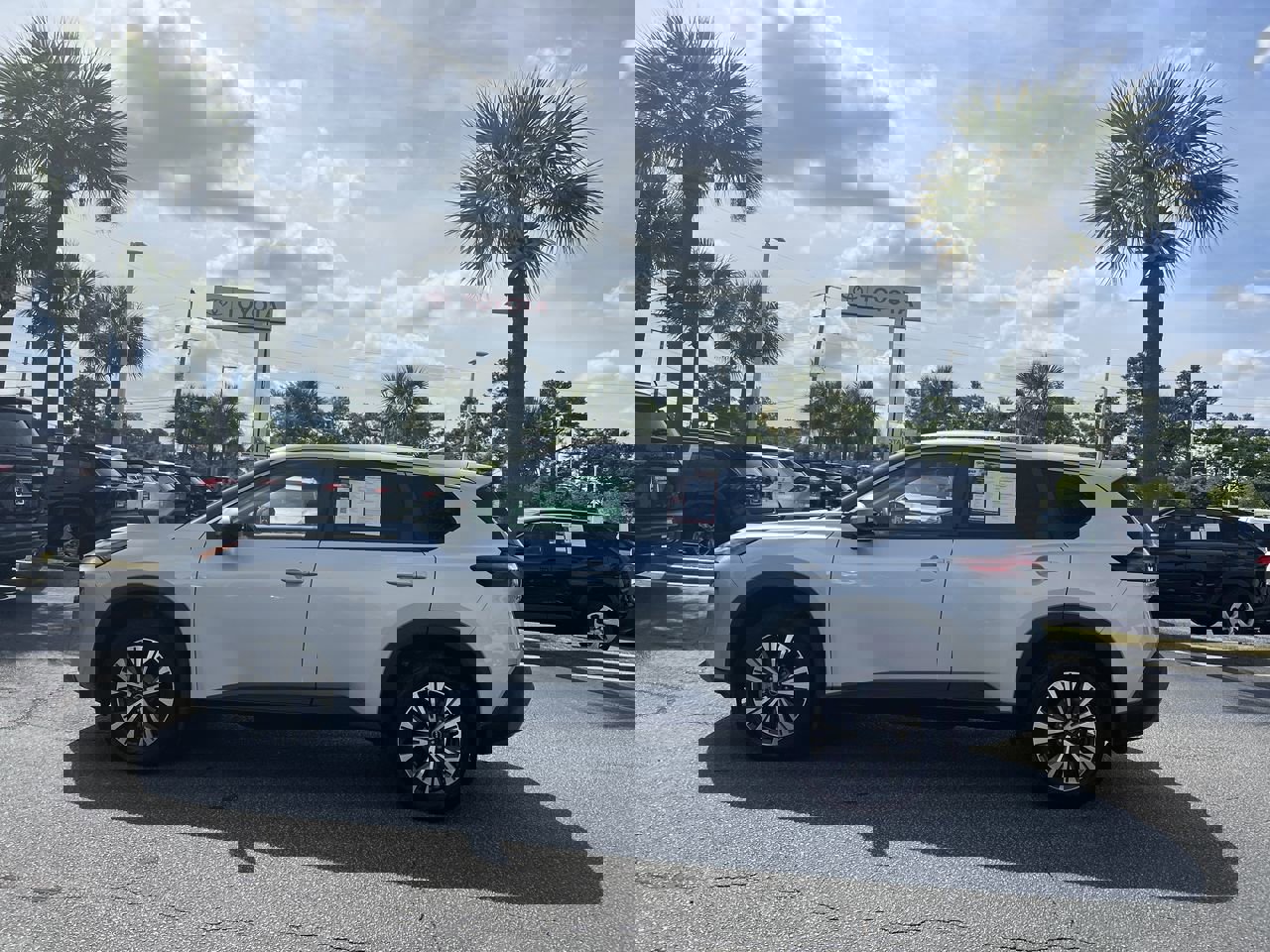 2022 Nissan Rogue SV photo 6