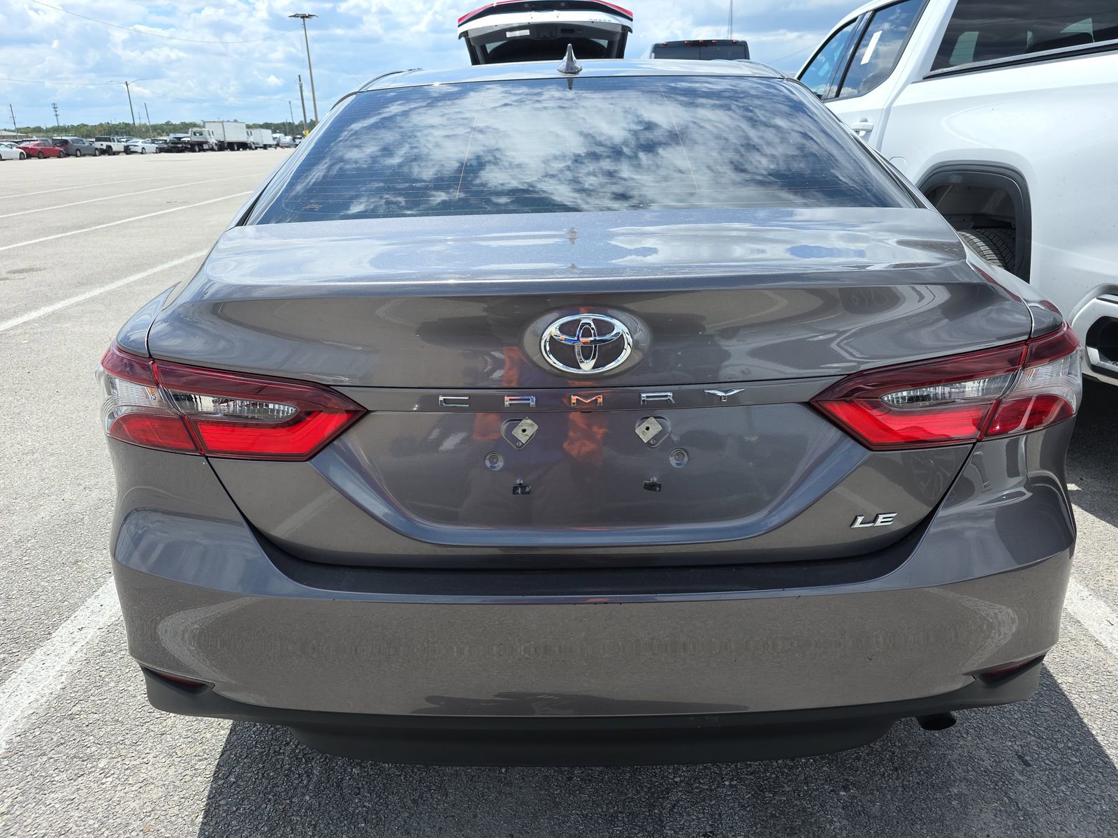 2023 Toyota Camry LE photo 5