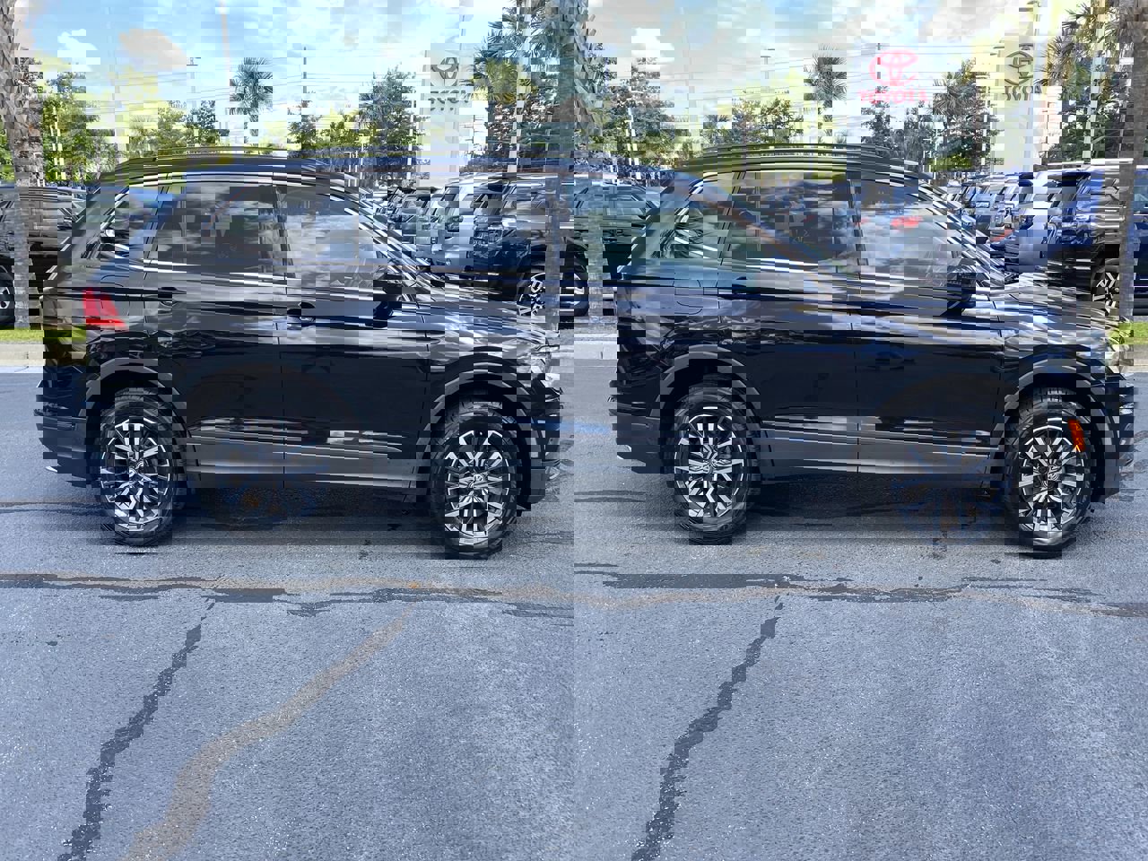 2019 Volkswagen Tiguan SE photo 2