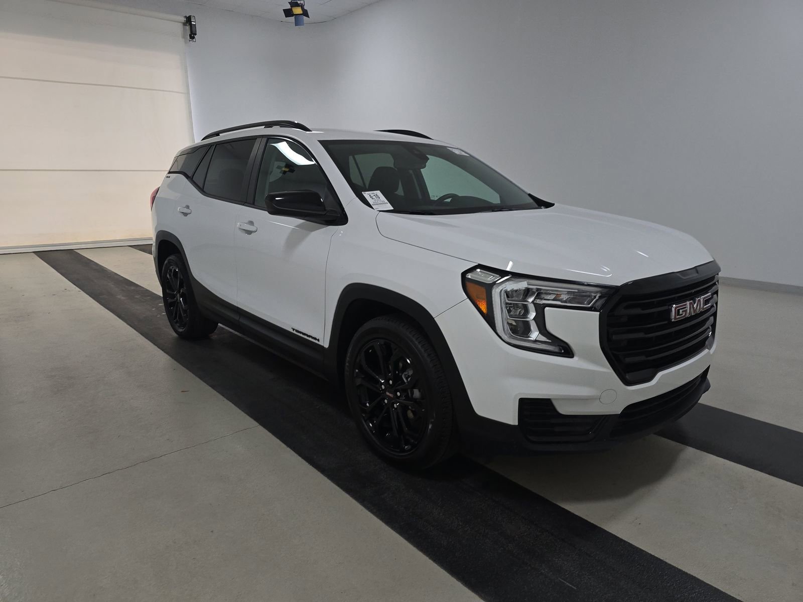 2022 GMC Terrain SLE photo 3