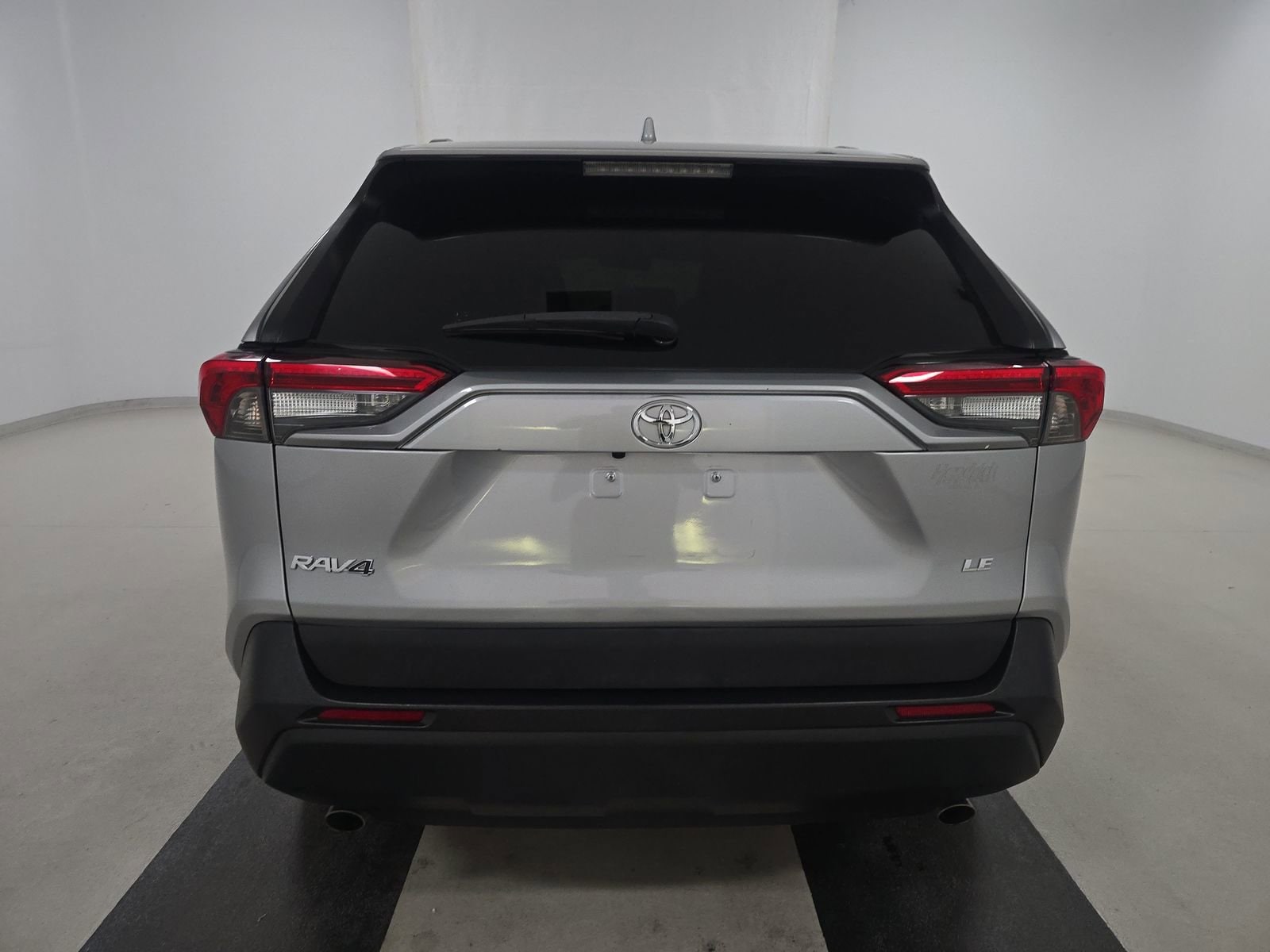 2019 Toyota RAV4 LE photo 6