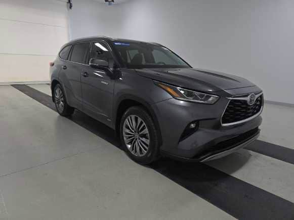 2023 Toyota Crown Limited photo 3