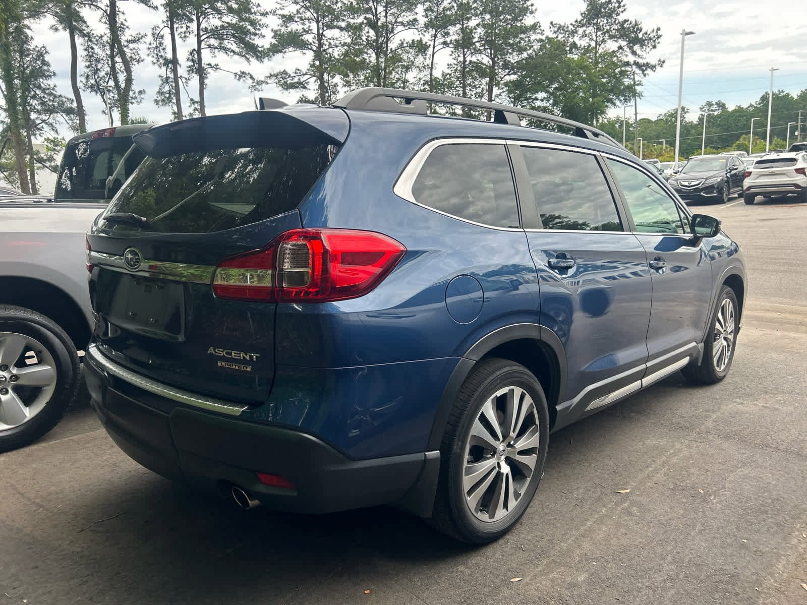2022 Subaru Ascent Limited photo 2