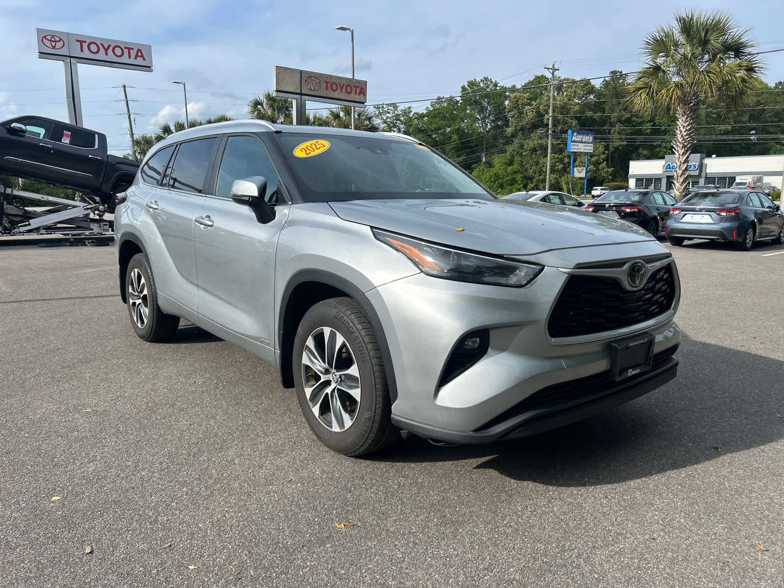 2025 Toyota Highlander Hybrid XLE photo 6