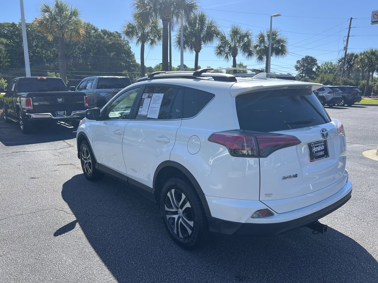 2017 Toyota RAV4 LE photo 3