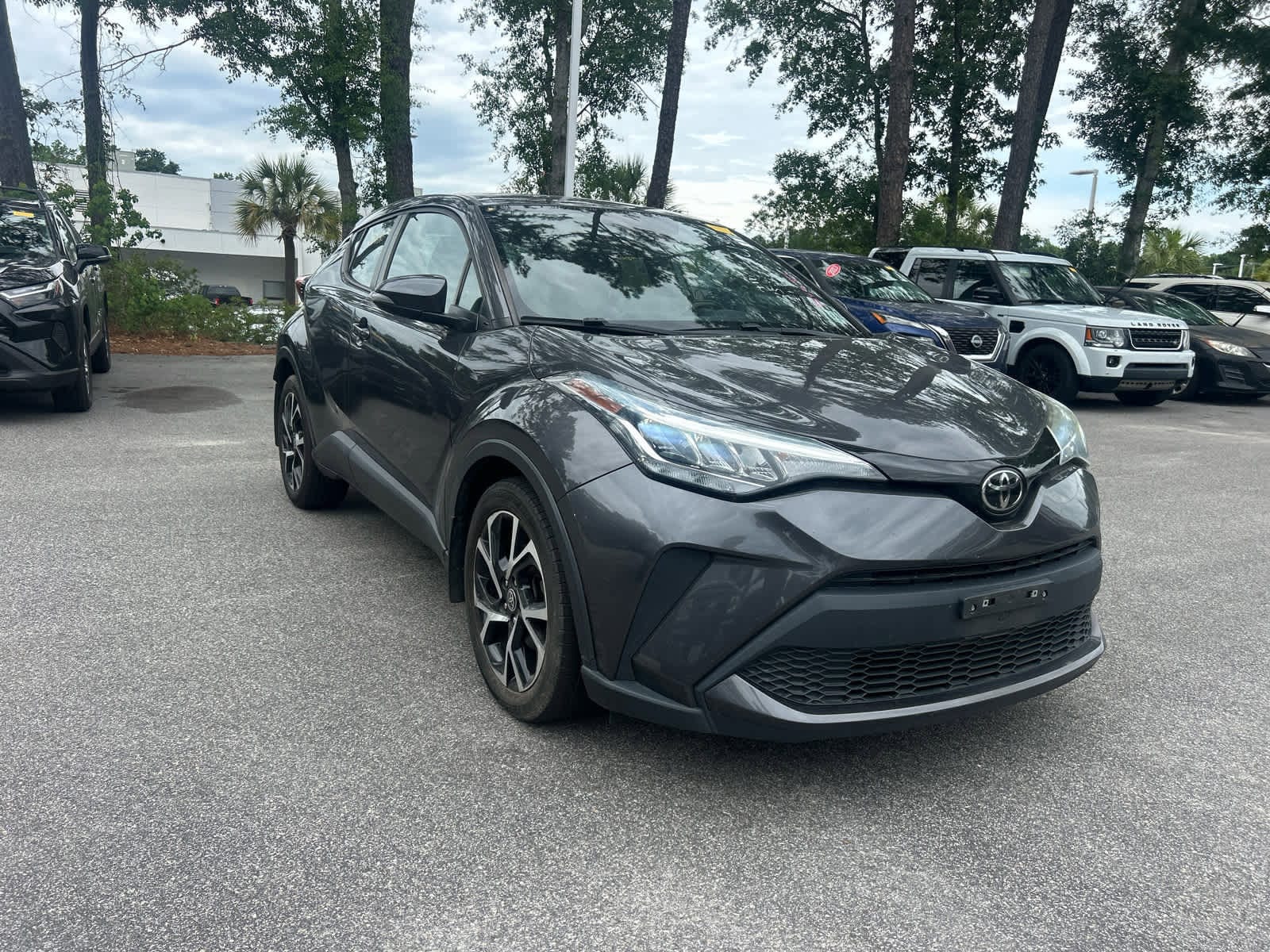 2021 Toyota C-HR XLE photo 6