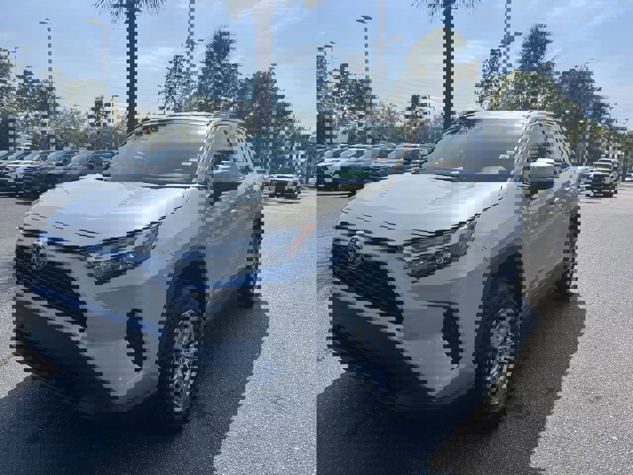 2024 Toyota RAV4 XLE photo 4
