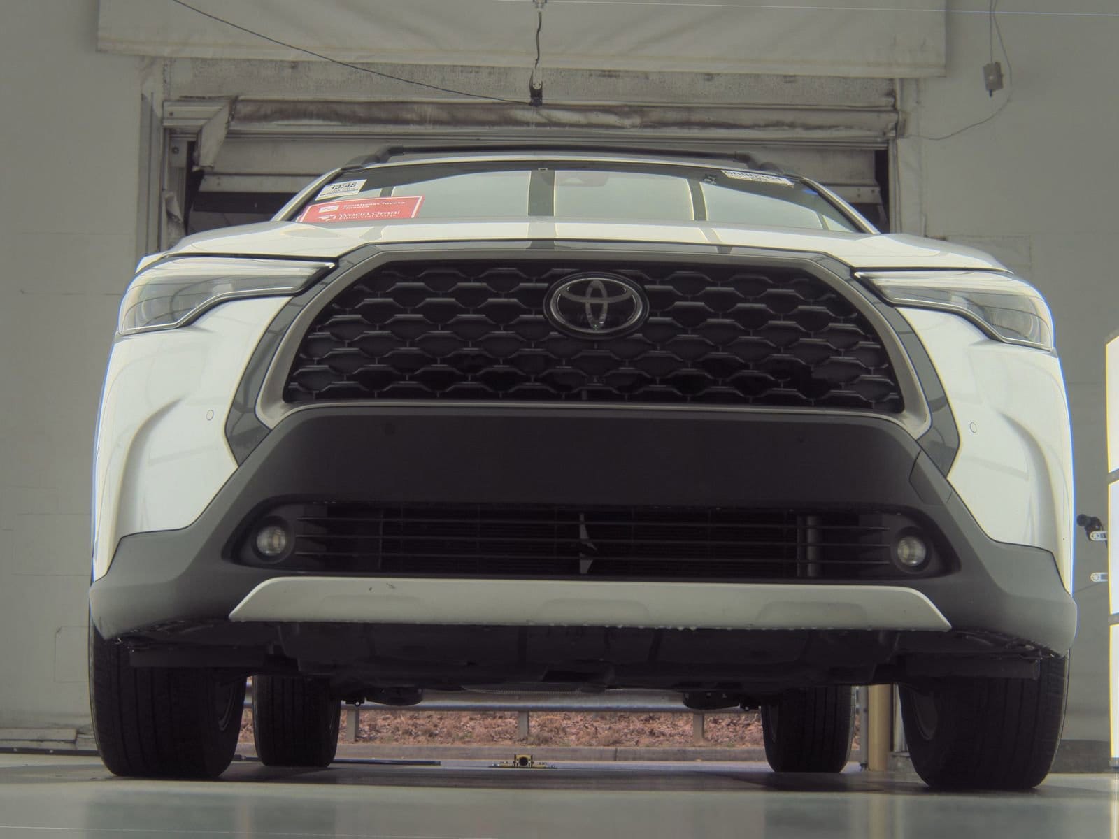 2022 Toyota Corolla Cross XLE photo 2