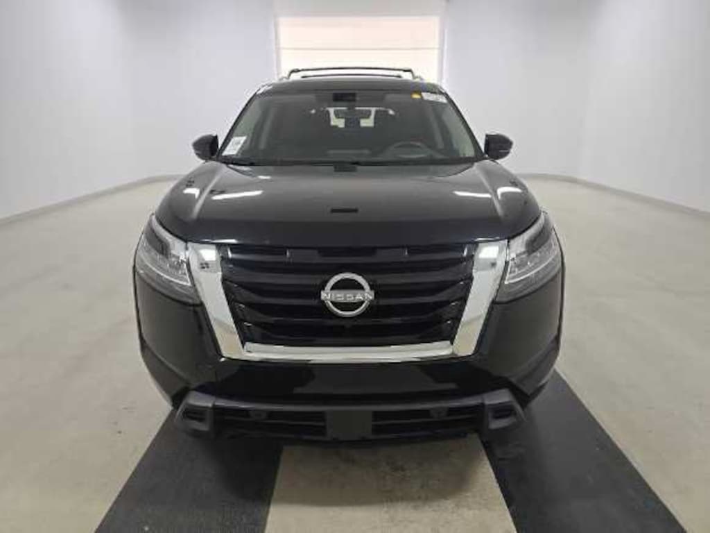 Used 2024 Nissan Pathfinder Platinum SUV