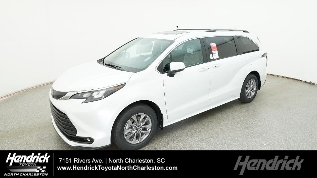 2026 Toyota Sienna XLE's photo