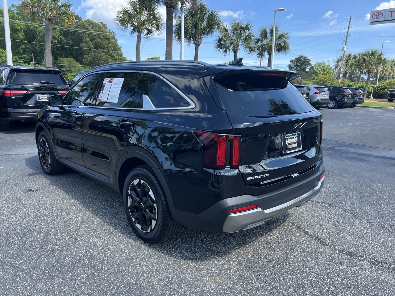 2025 Kia Sorento S photo 6