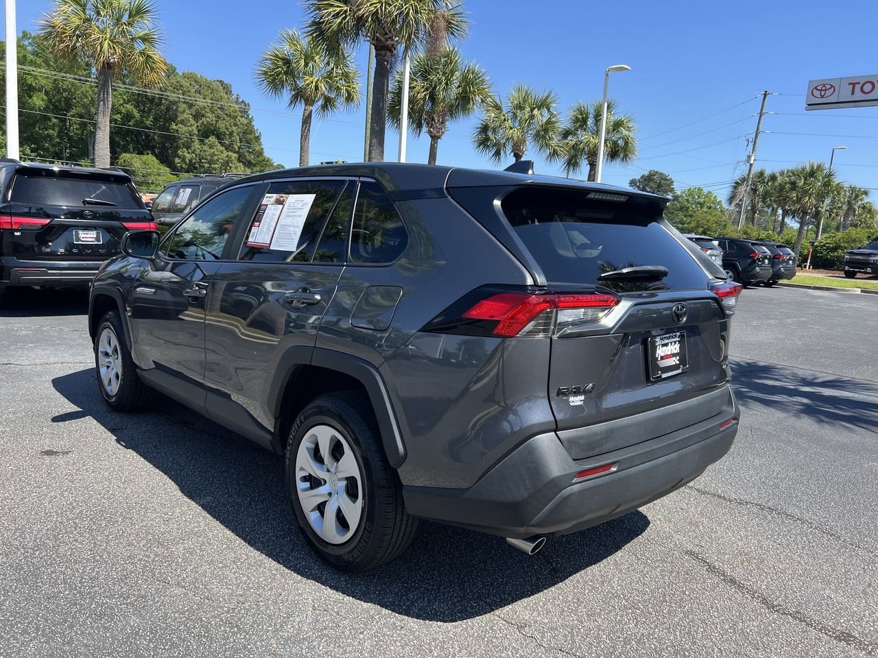 2022 Toyota RAV4 LE photo 3