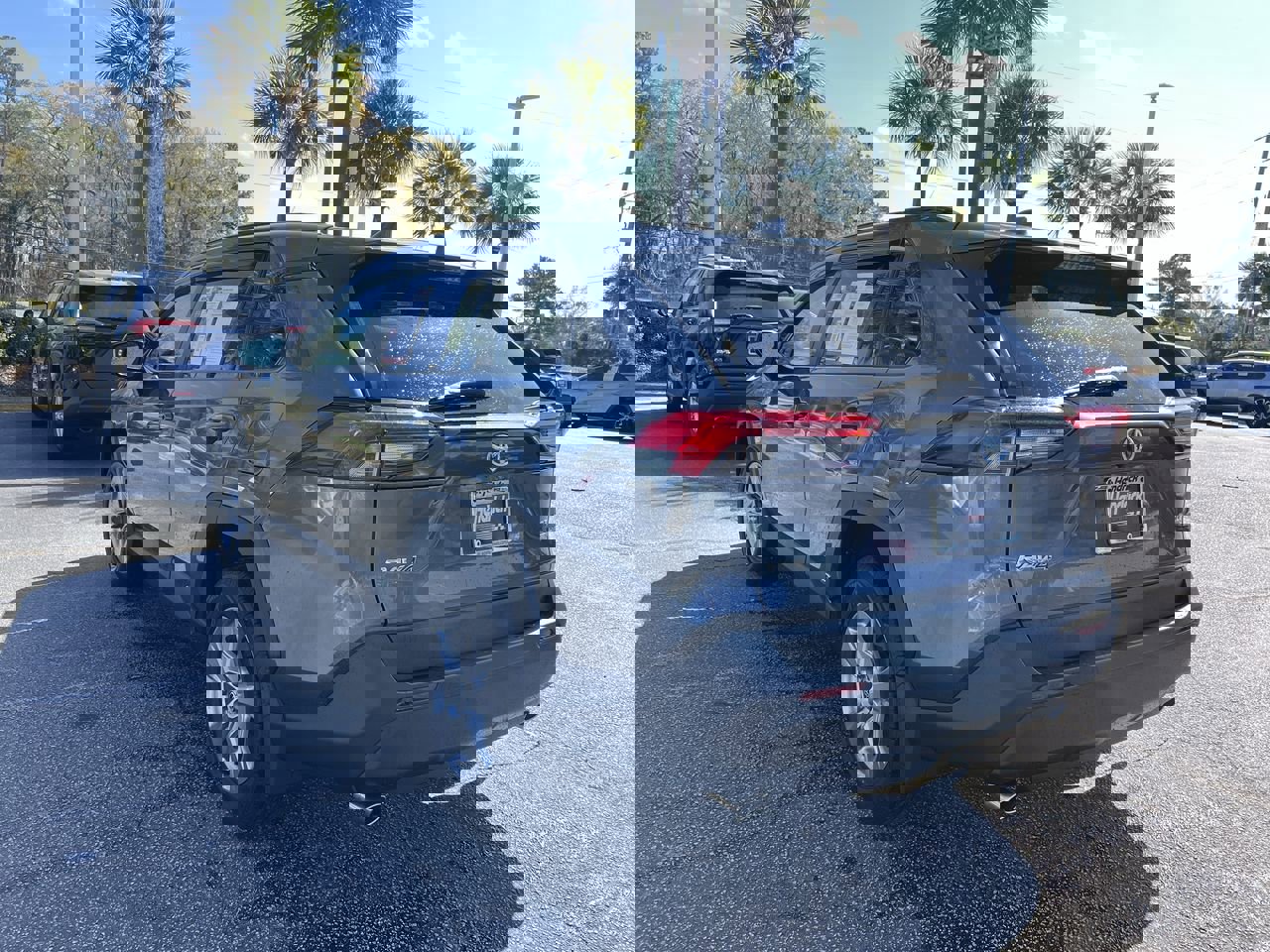 2022 Toyota RAV4 Hybrid XLE photo 3